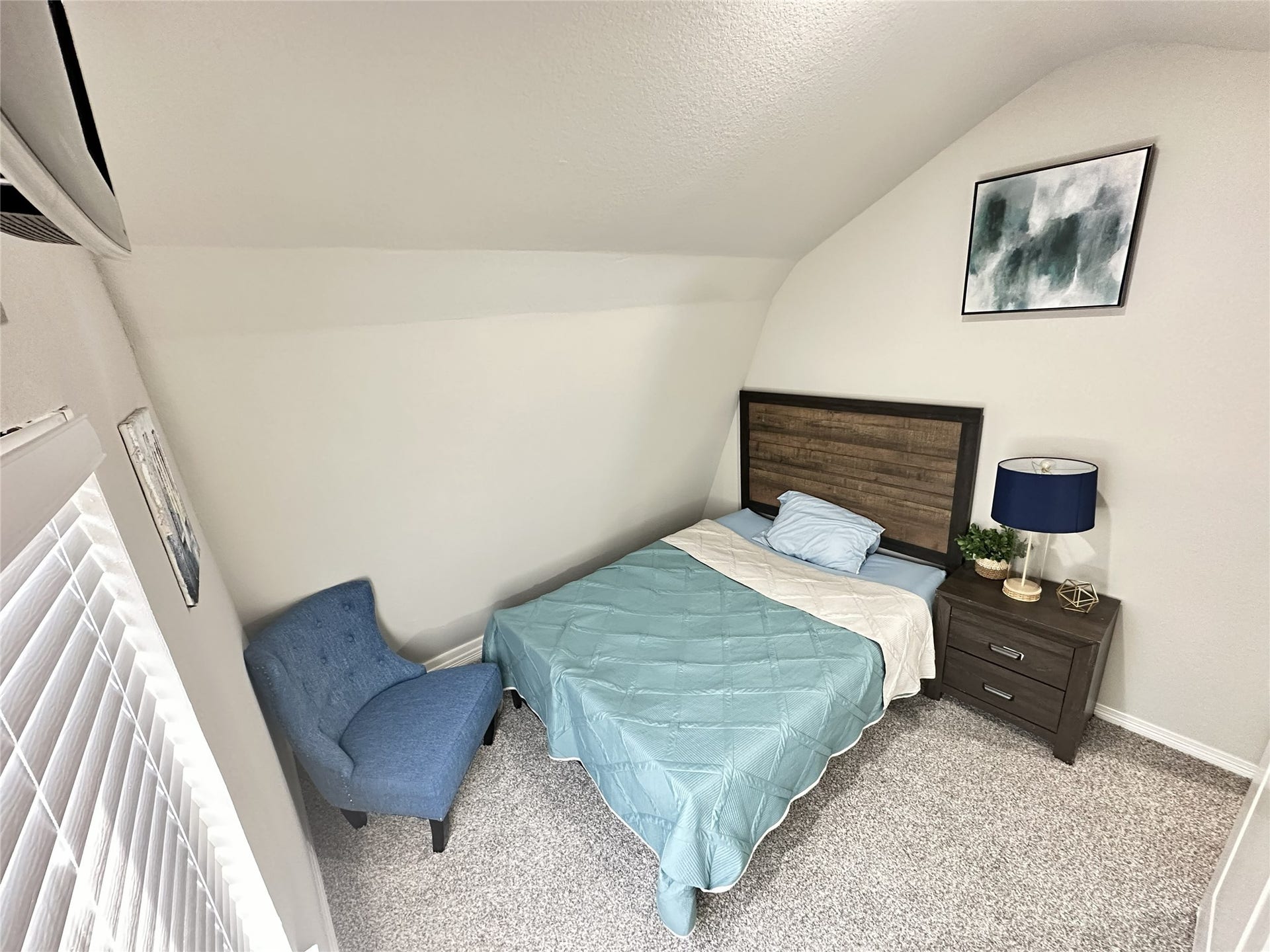 201 S 5th Street, Highlands, TX 77562