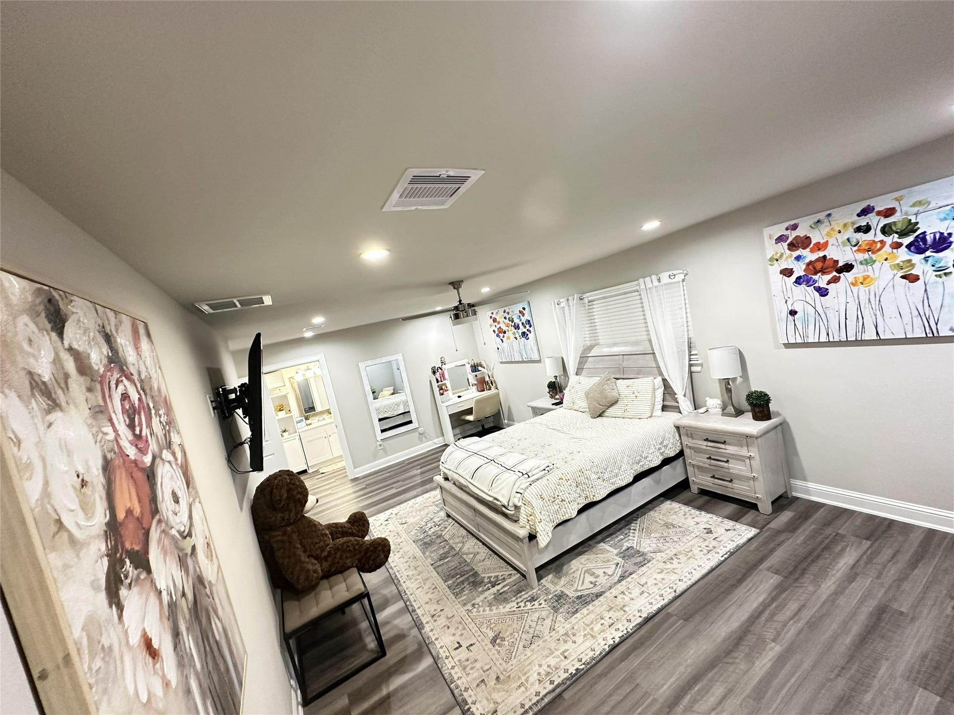 201 S 5th Street, Highlands, TX 77562