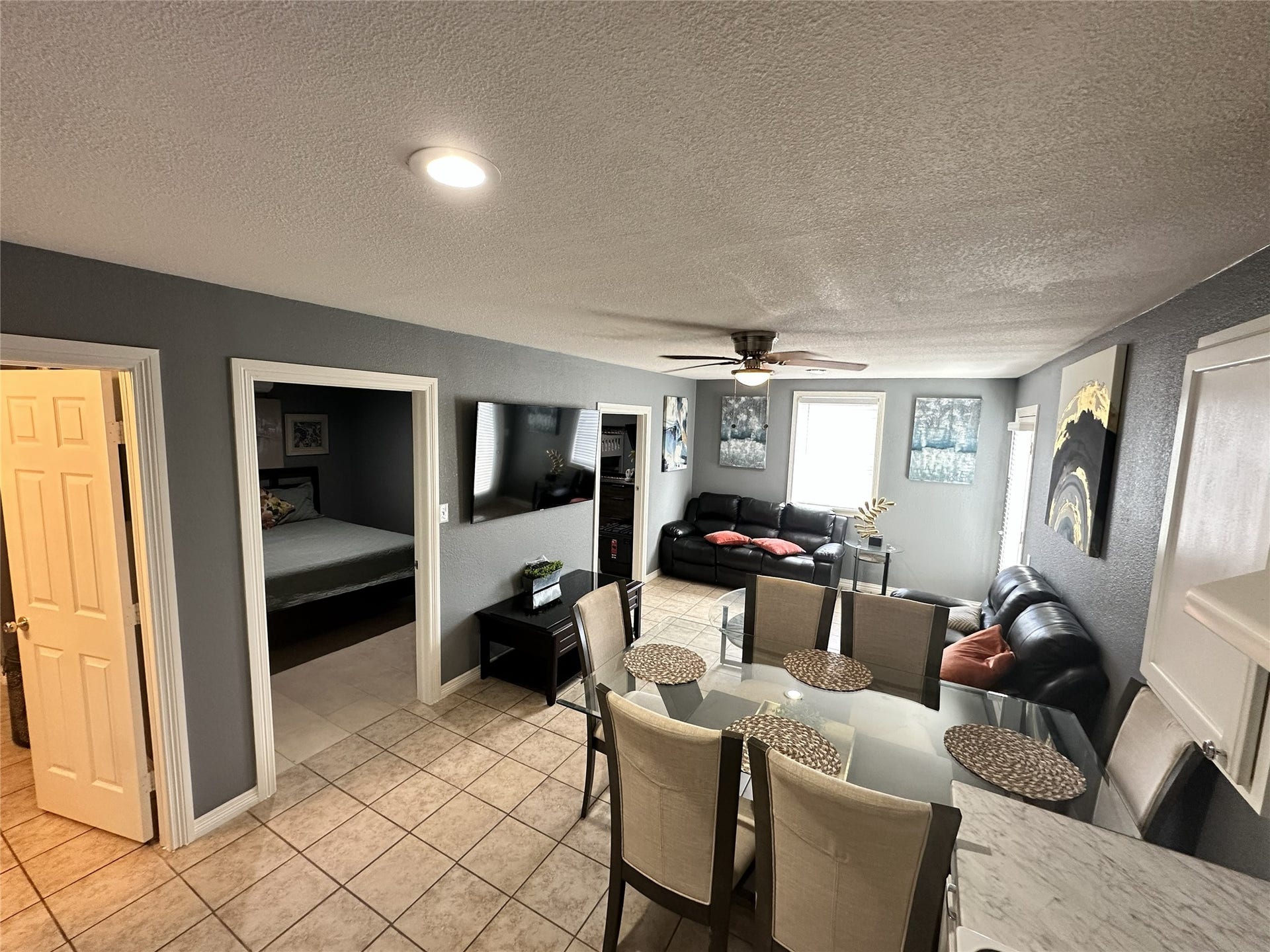 201 S 5th Street, Highlands, TX 77562