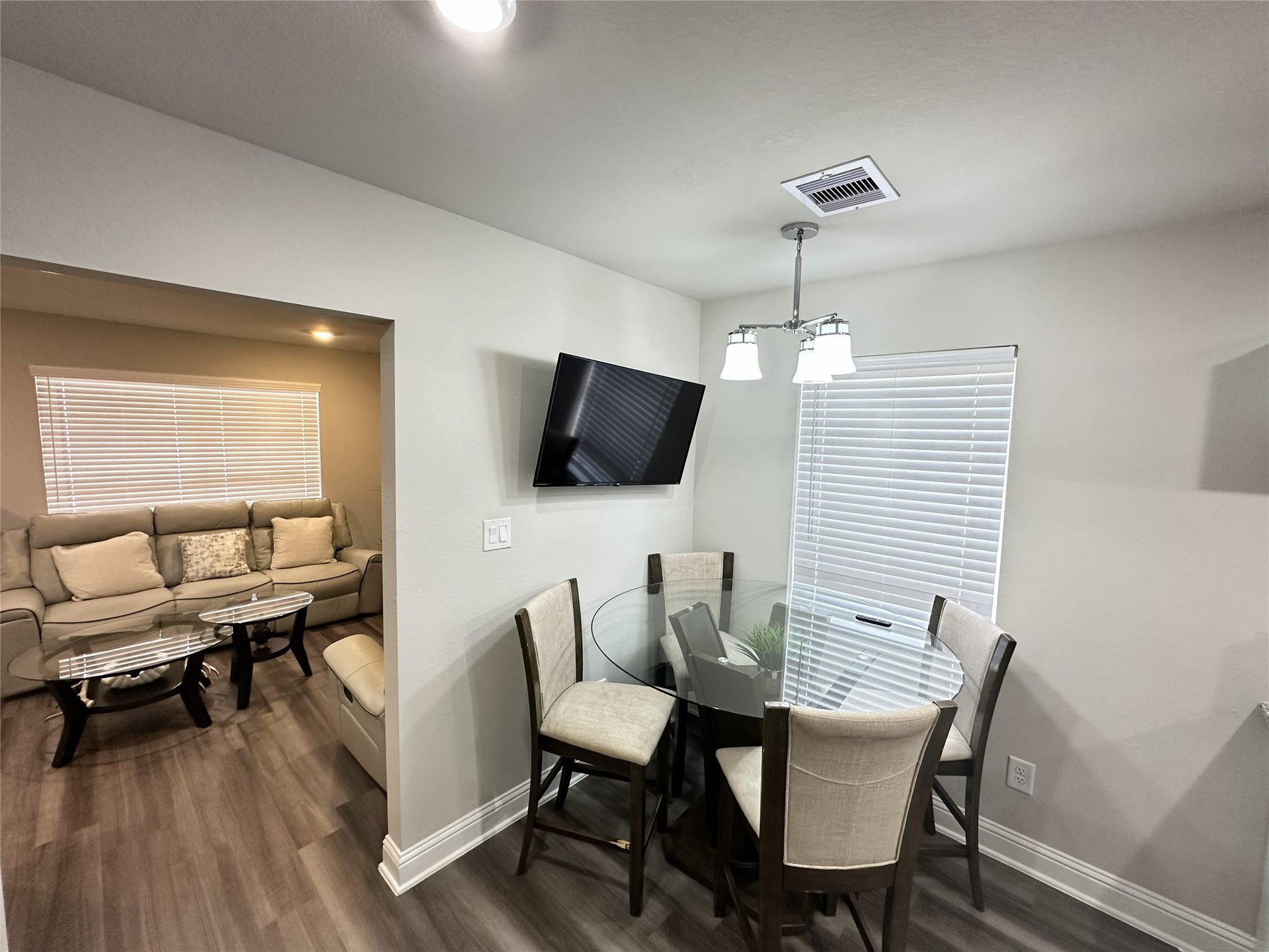 201 S 5th Street, Highlands, TX 77562