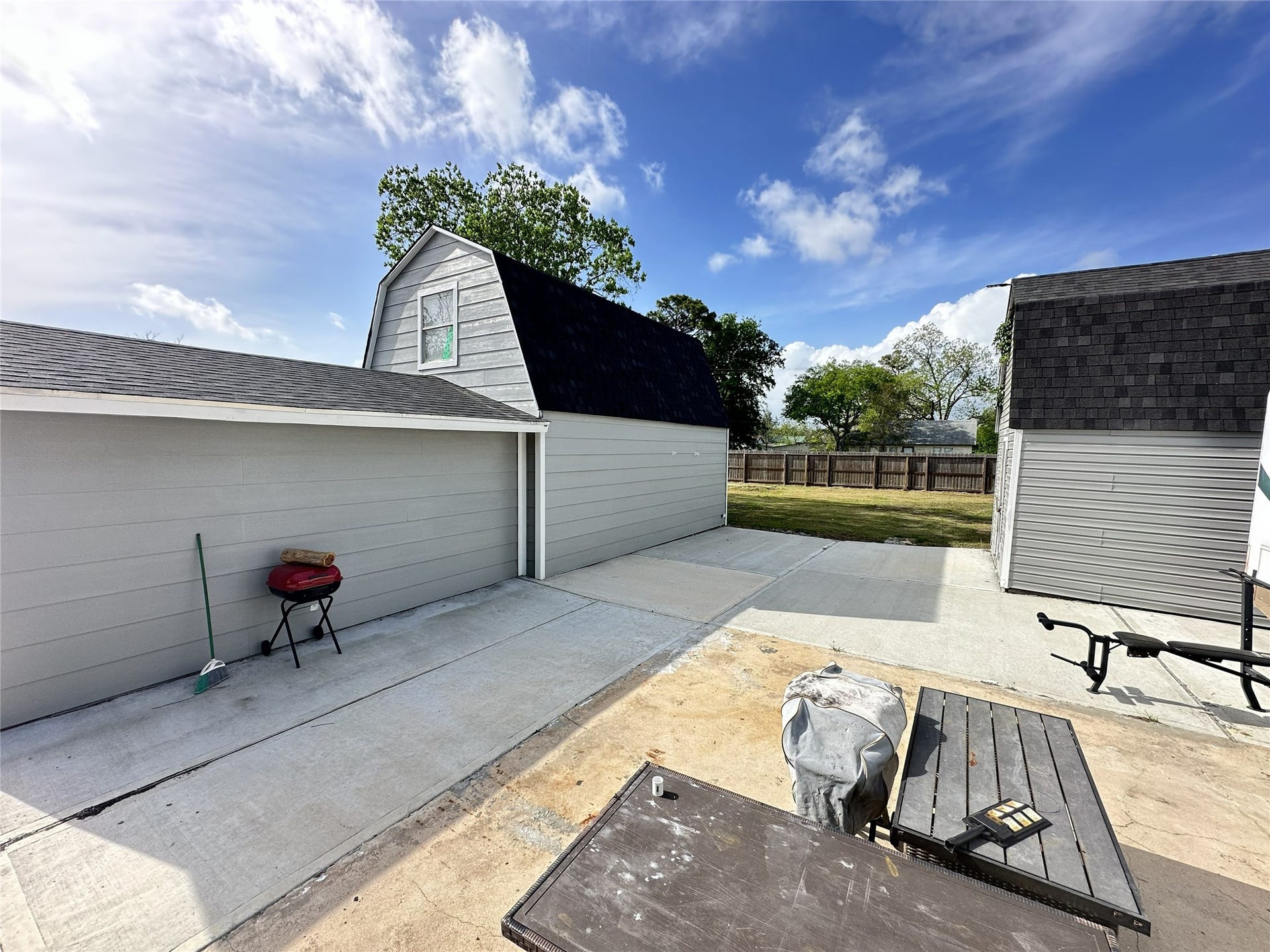201 S 5th Street, Highlands, TX 77562