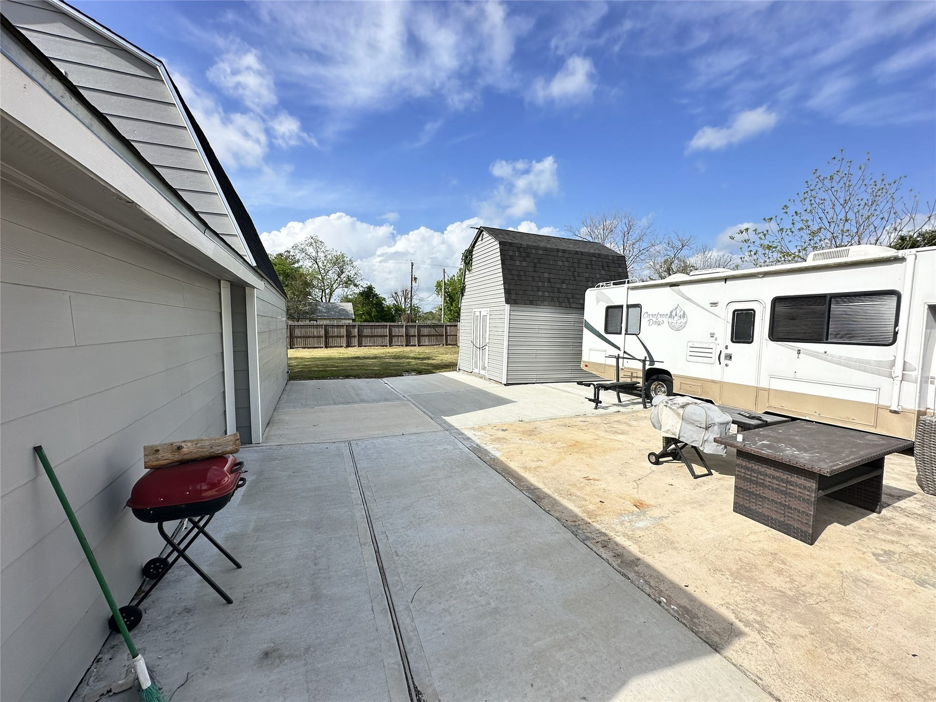 201 S 5th Street, Highlands, TX 77562