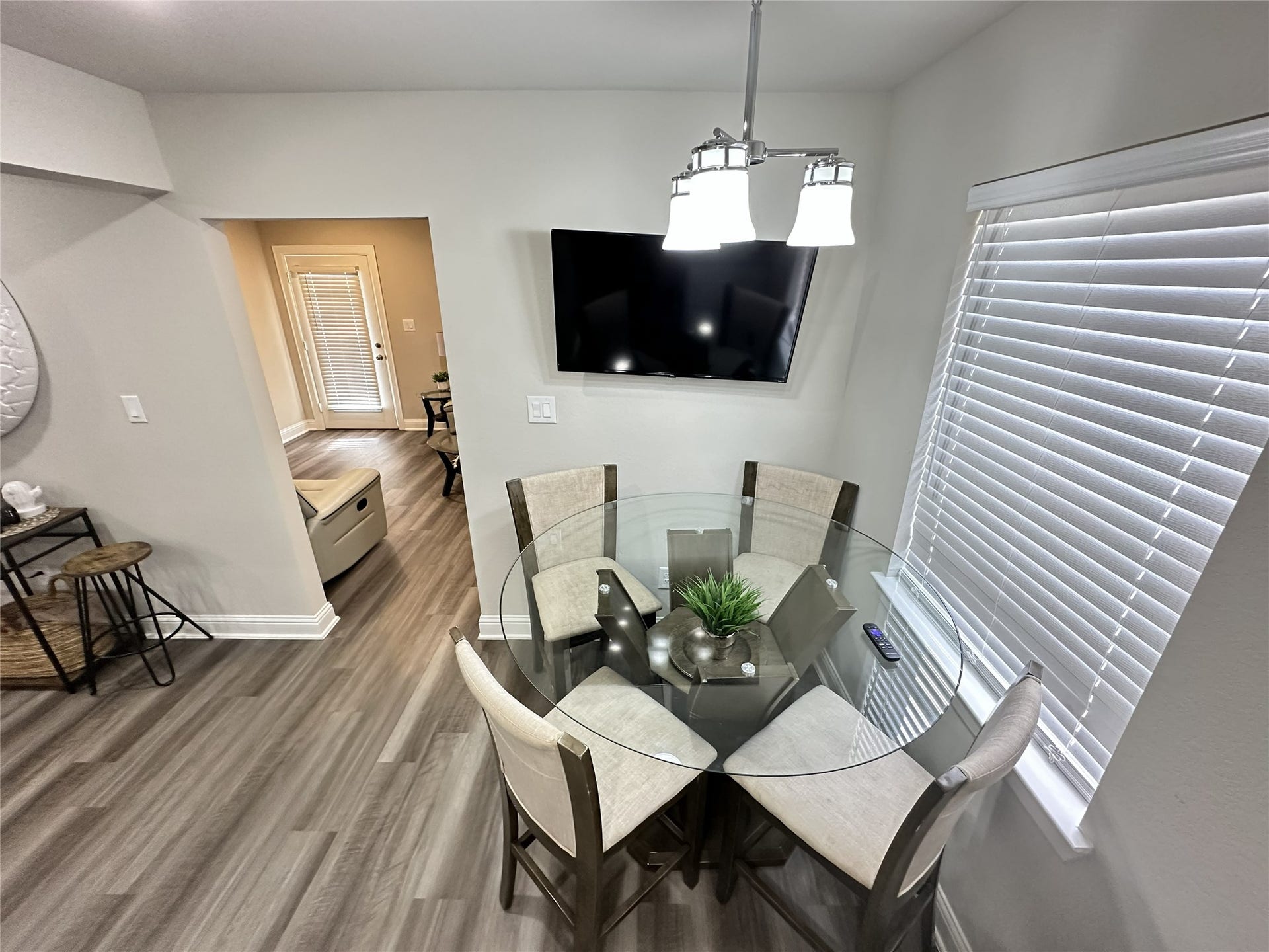201 S 5th Street, Highlands, TX 77562