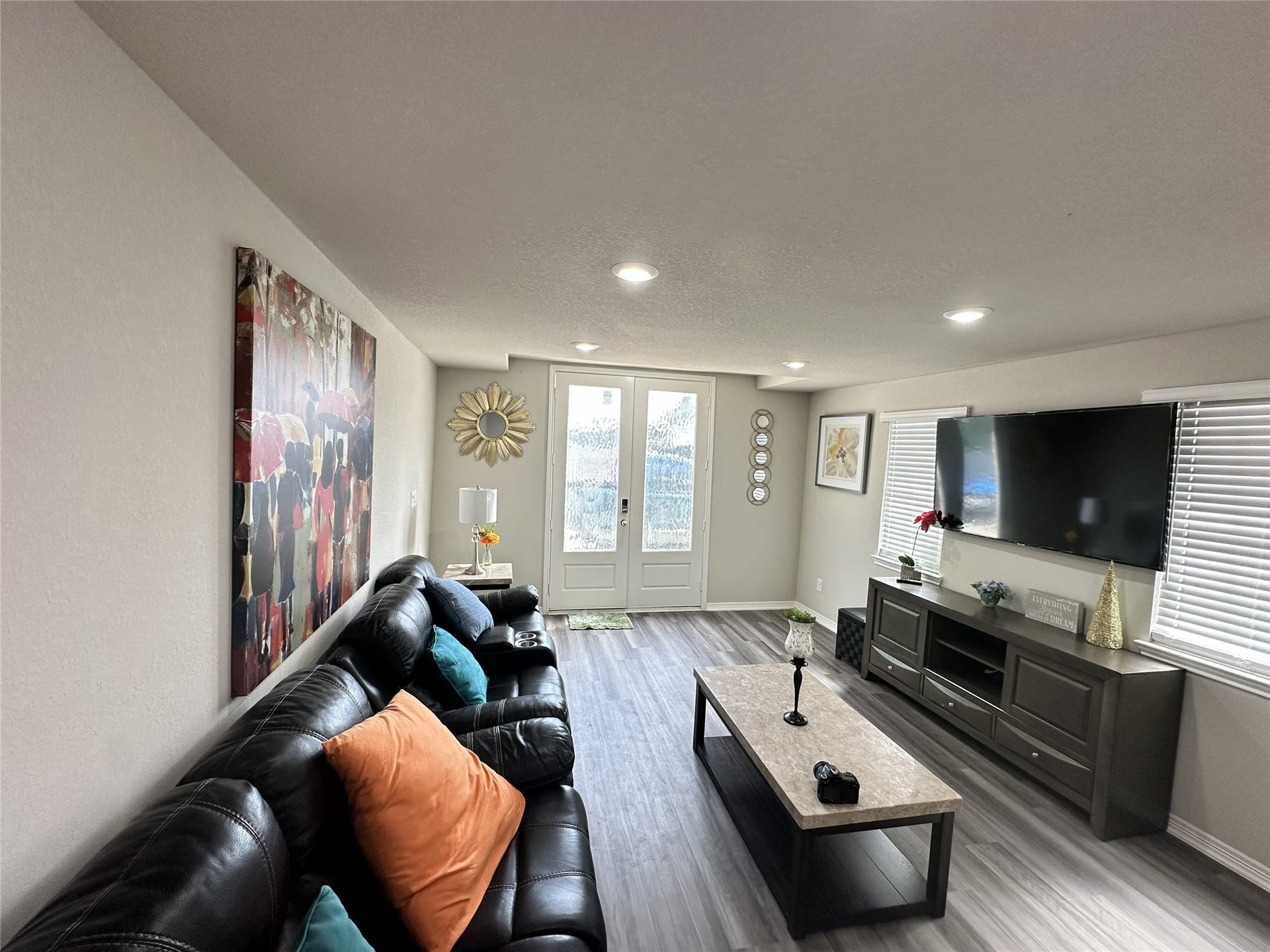 201 S 5th Street, Highlands, TX 77562