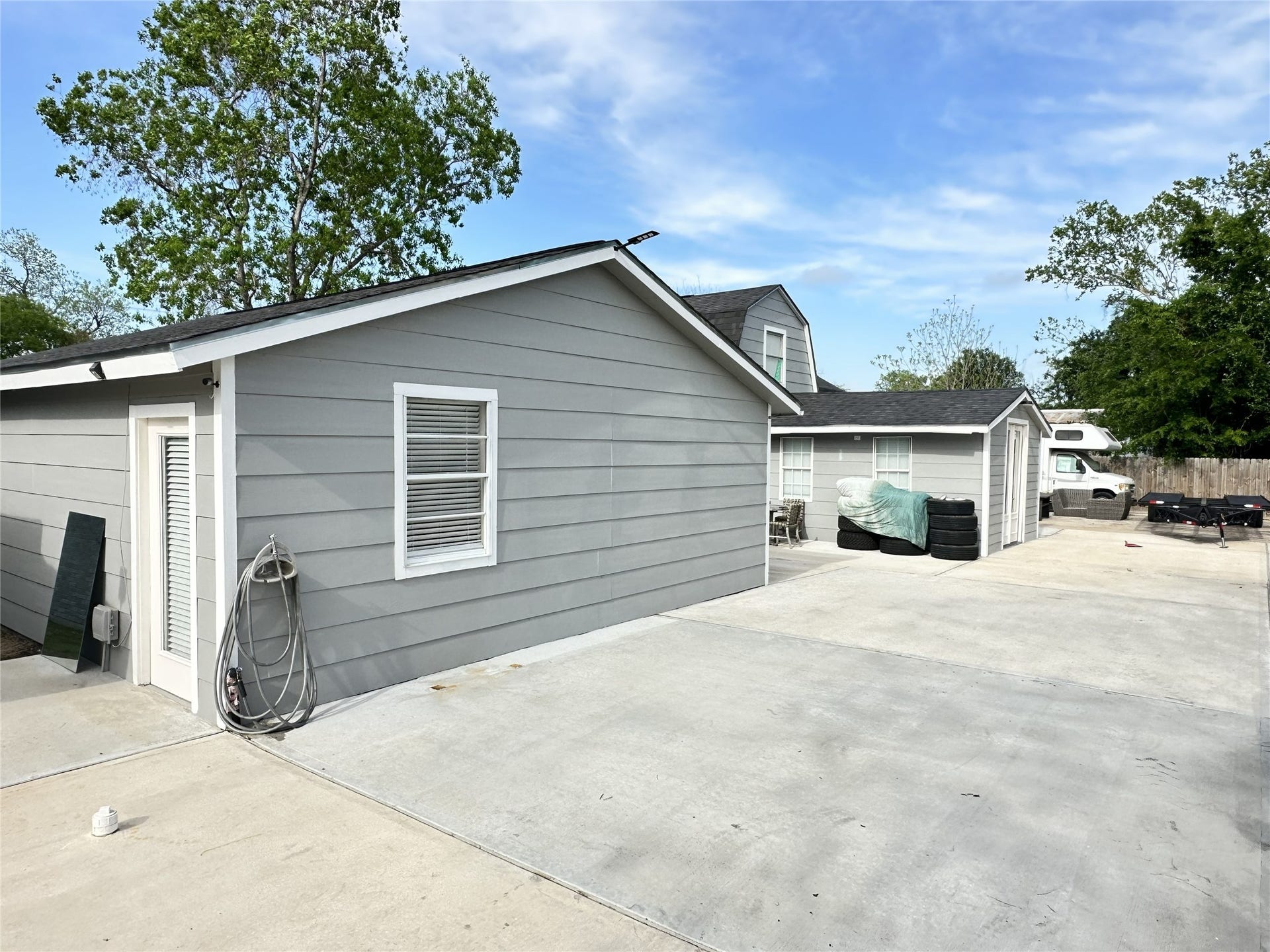 201 S 5th Street, Highlands, TX 77562