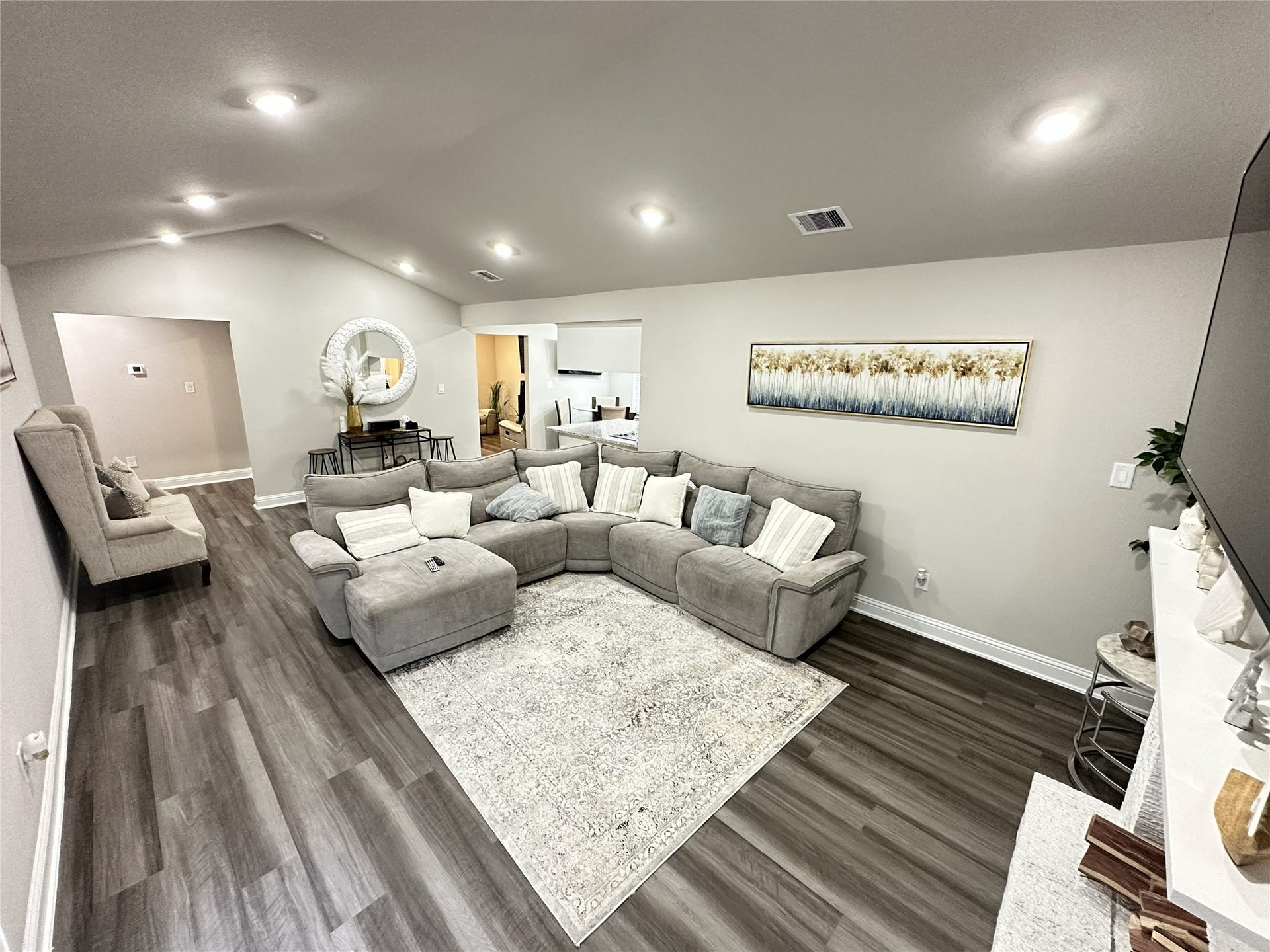 201 S 5th Street, Highlands, TX 77562