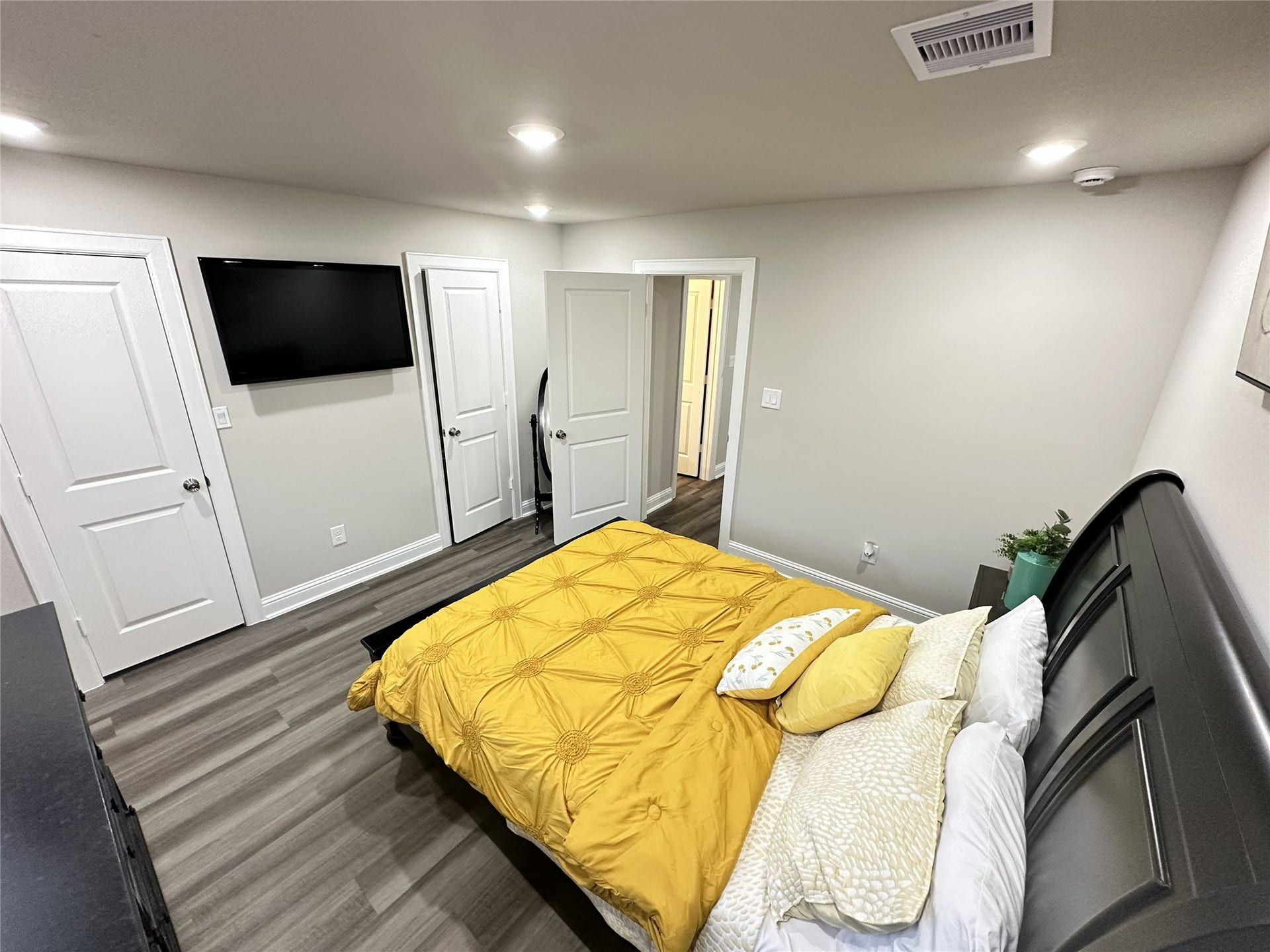 201 S 5th Street, Highlands, TX 77562