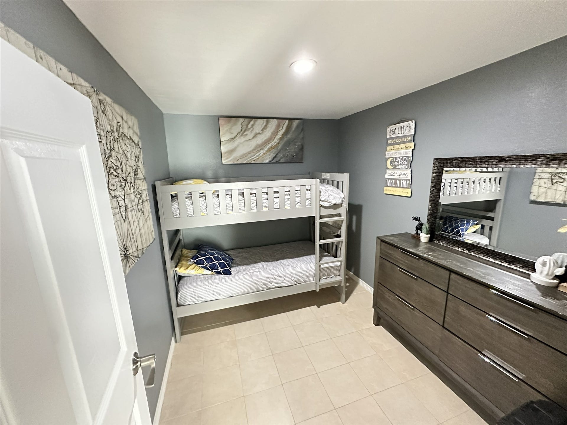 201 S 5th Street, Highlands, TX 77562