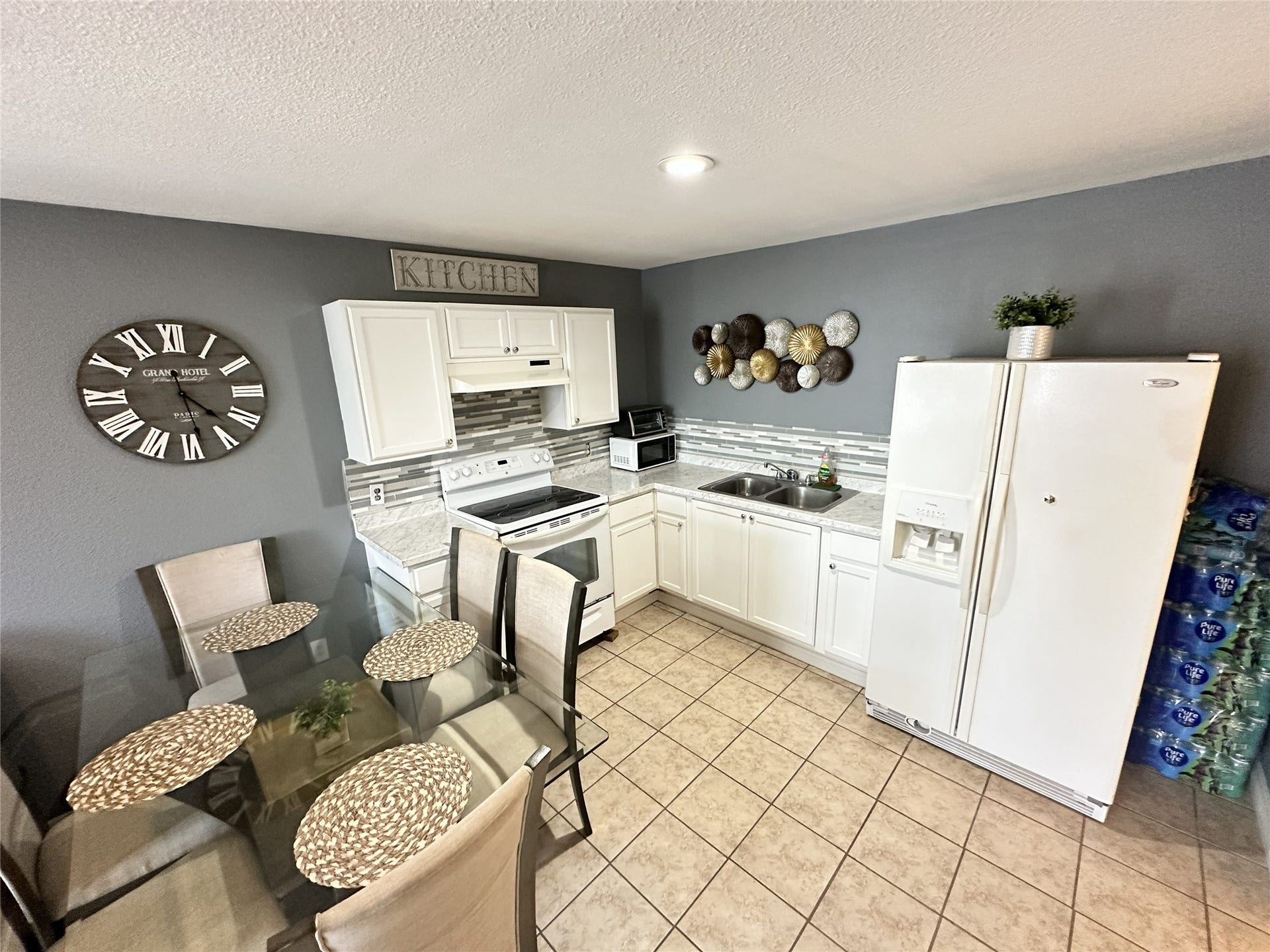 201 S 5th Street, Highlands, TX 77562