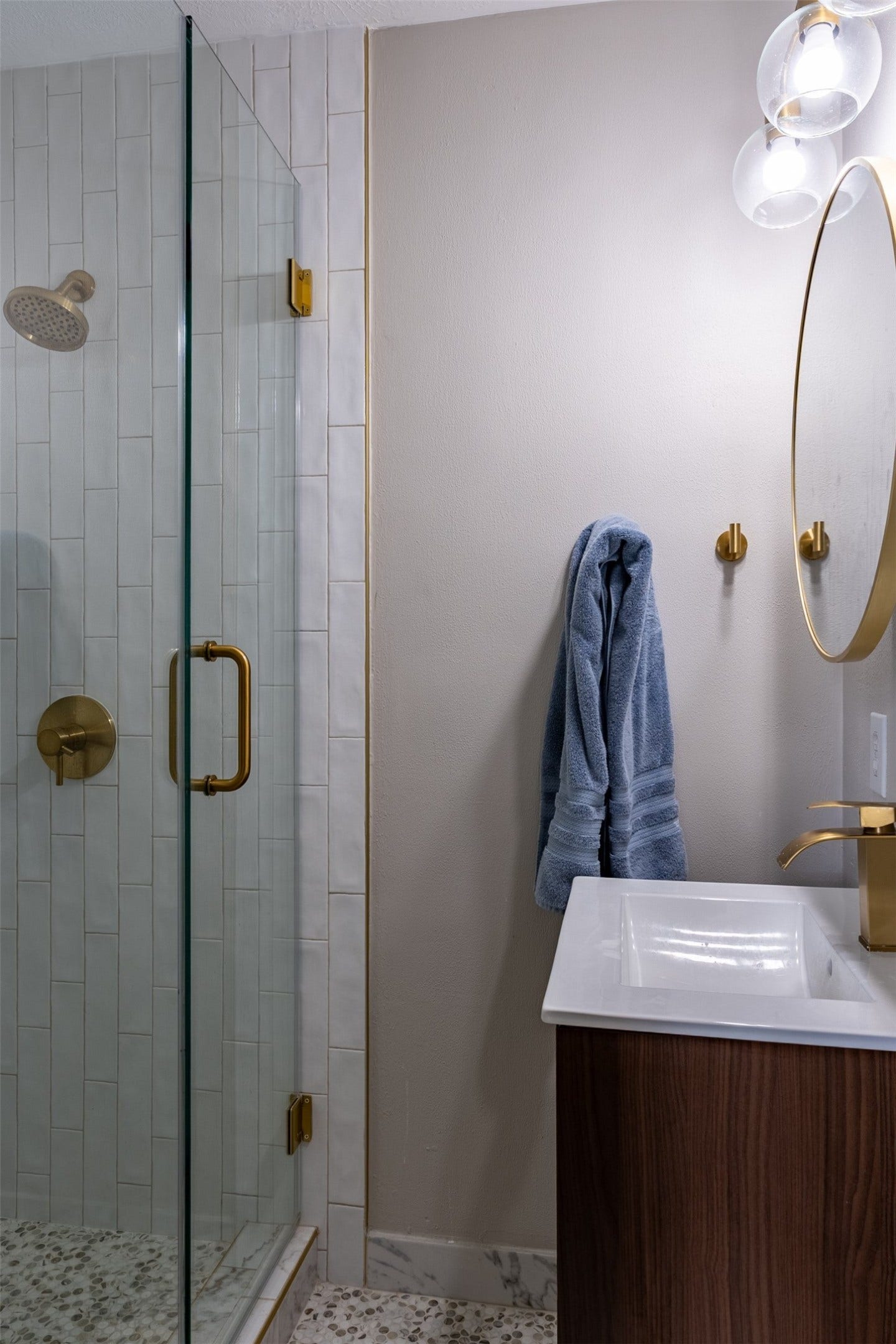 9918 Chriesman Way Way, Missouri City, TX 77459 Downstairs secondary bathroom