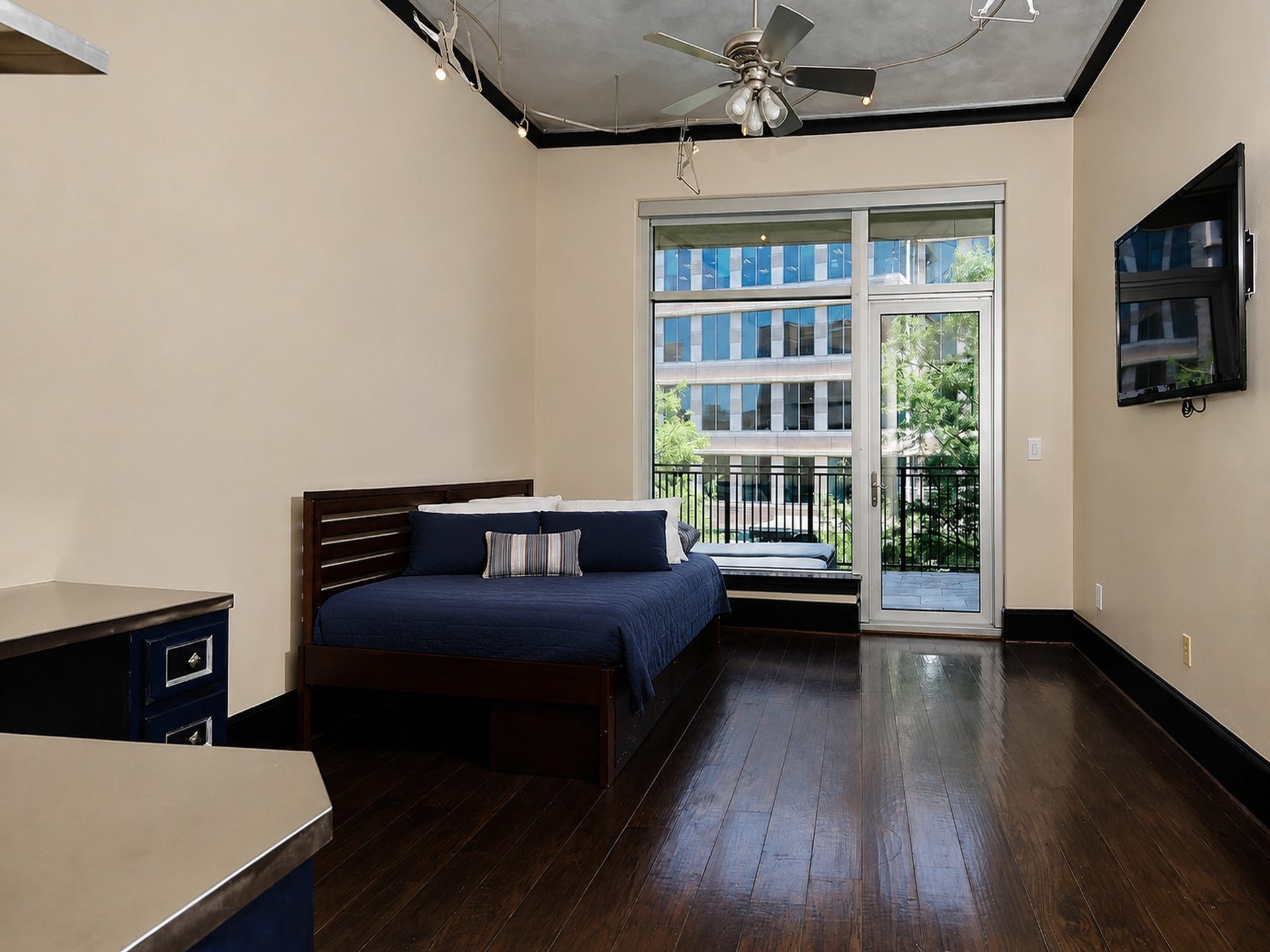 1 Waterway Court, #4E, The Woodlands, TX 77380 1 Waterway Court, #4E, The Woodlands, TX 77380