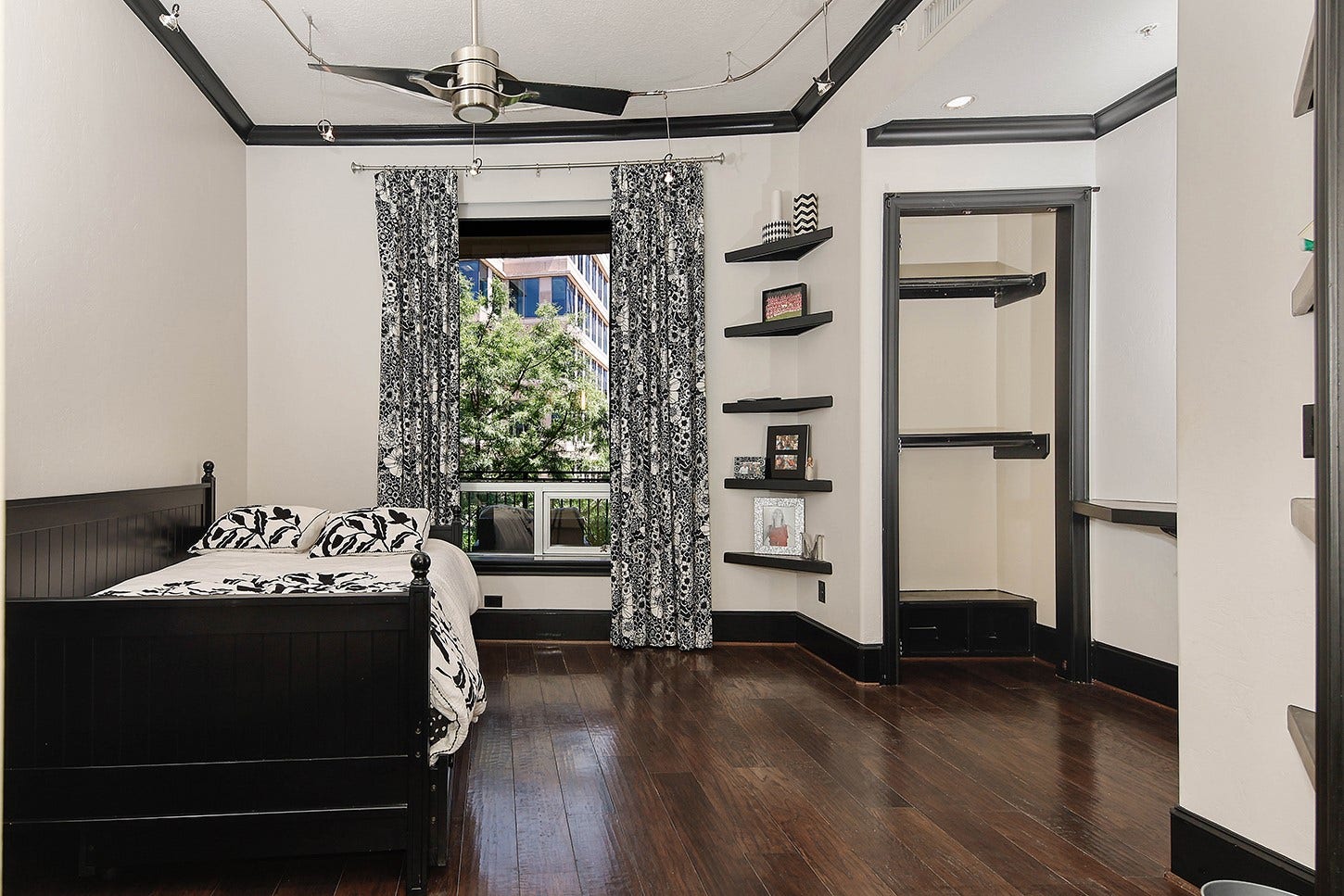 1 Waterway Court, #4E, The Woodlands, TX 77380 1 Waterway Court, #4E, The Woodlands, TX 77380