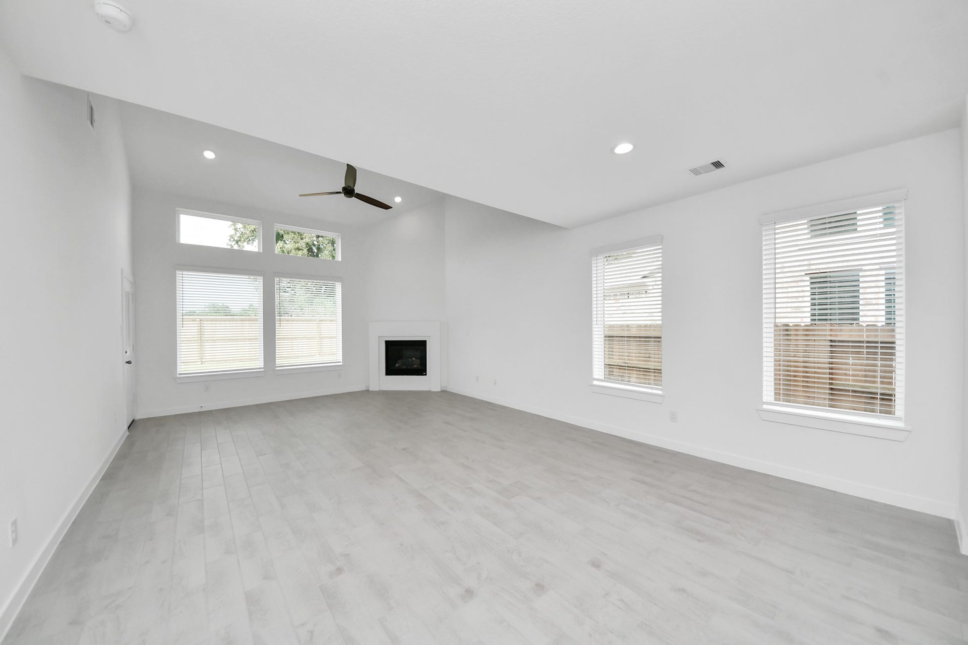 26359 Viva Drive, Magnolia, TX 77355 26359 Viva Drive, Magnolia, TX 77355