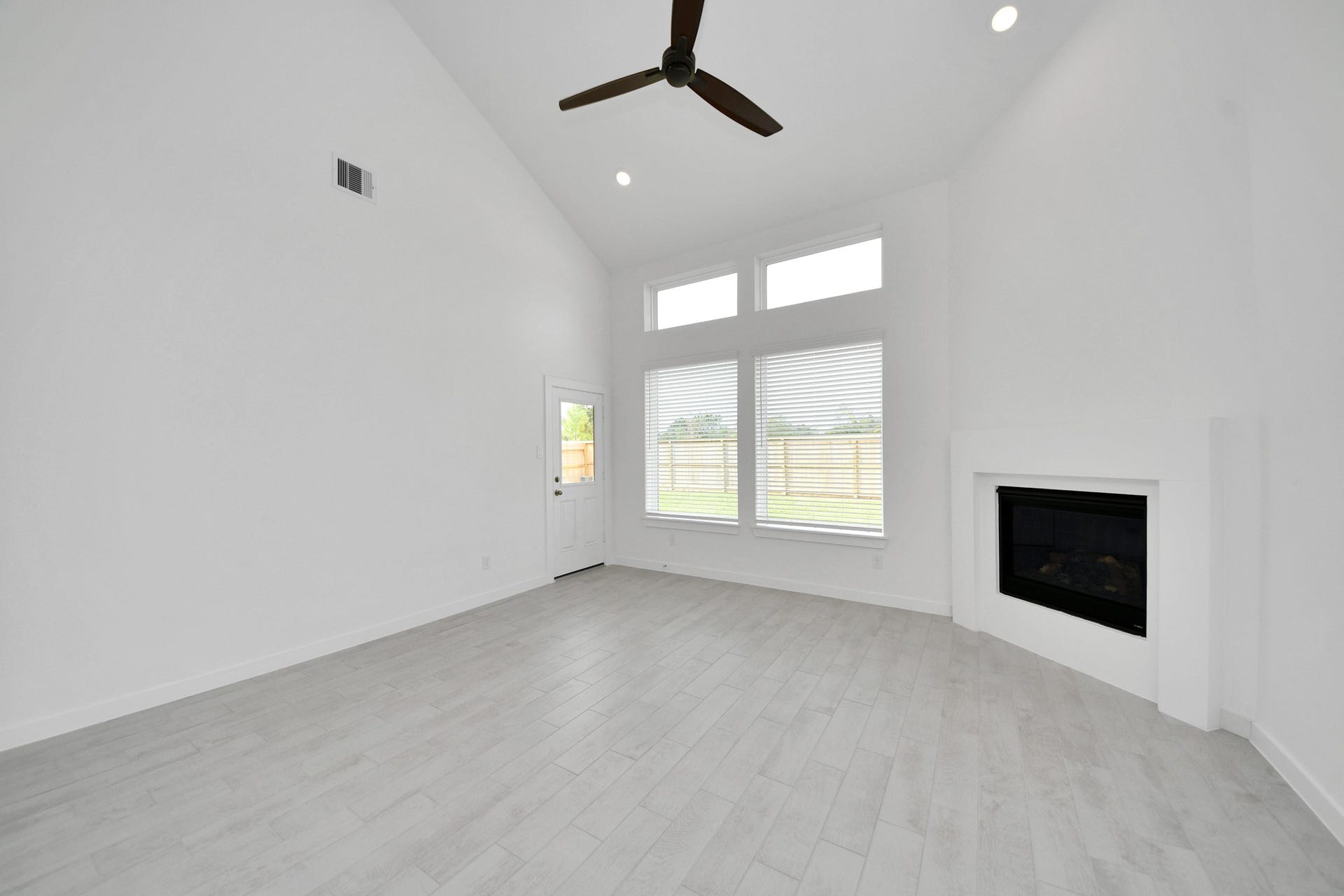 26359 Viva Drive, Magnolia, TX 77355 26359 Viva Drive, Magnolia, TX 77355