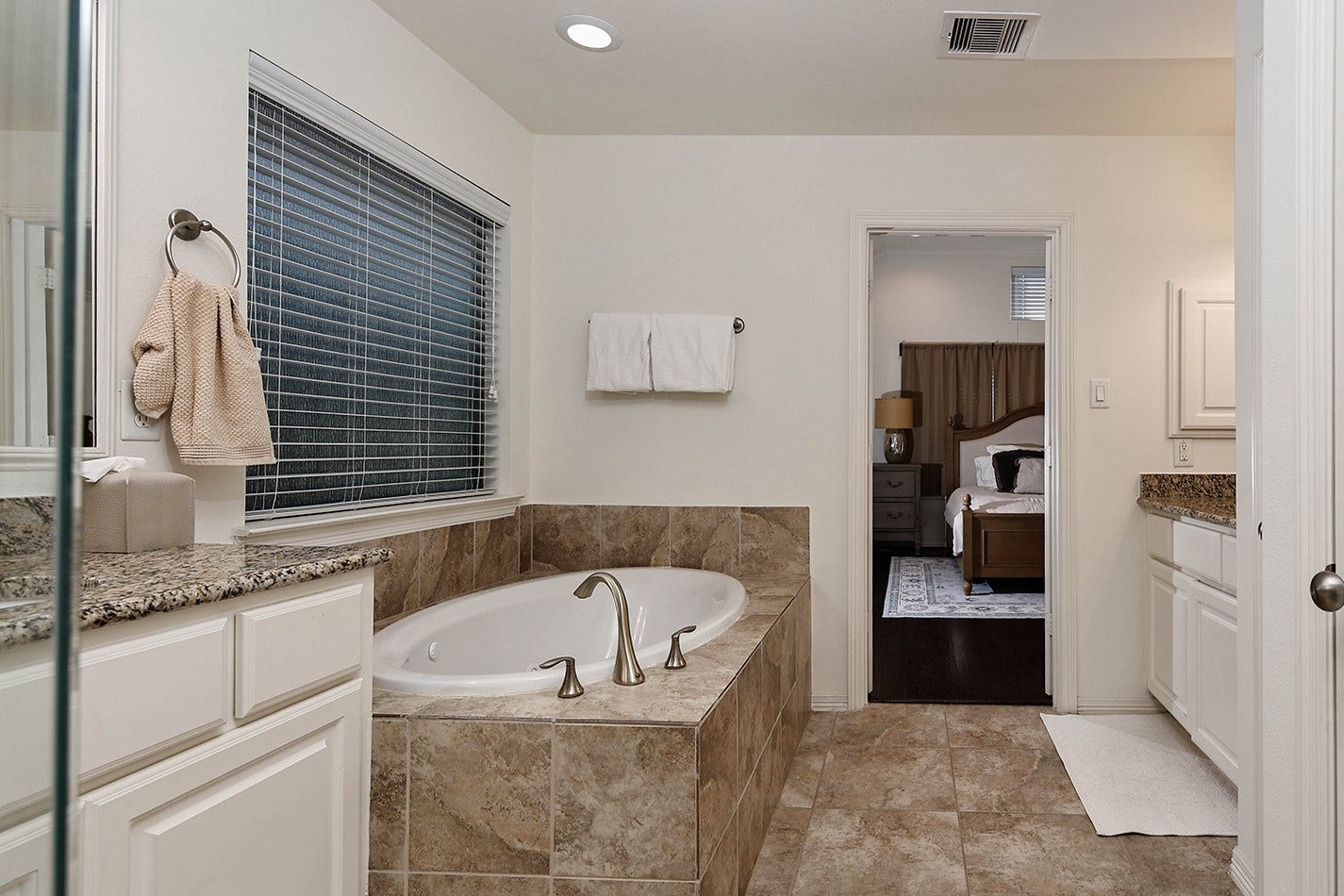1046 W 26th Street, Houston, TX 77008 1046 W 26th Street, Houston, TX 77008