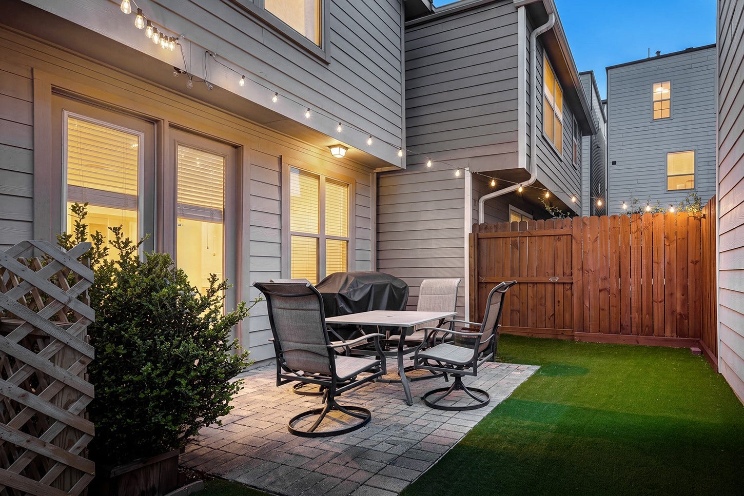 1046 W 26th Street, Houston, TX 77008 1046 W 26th Street, Houston, TX 77008