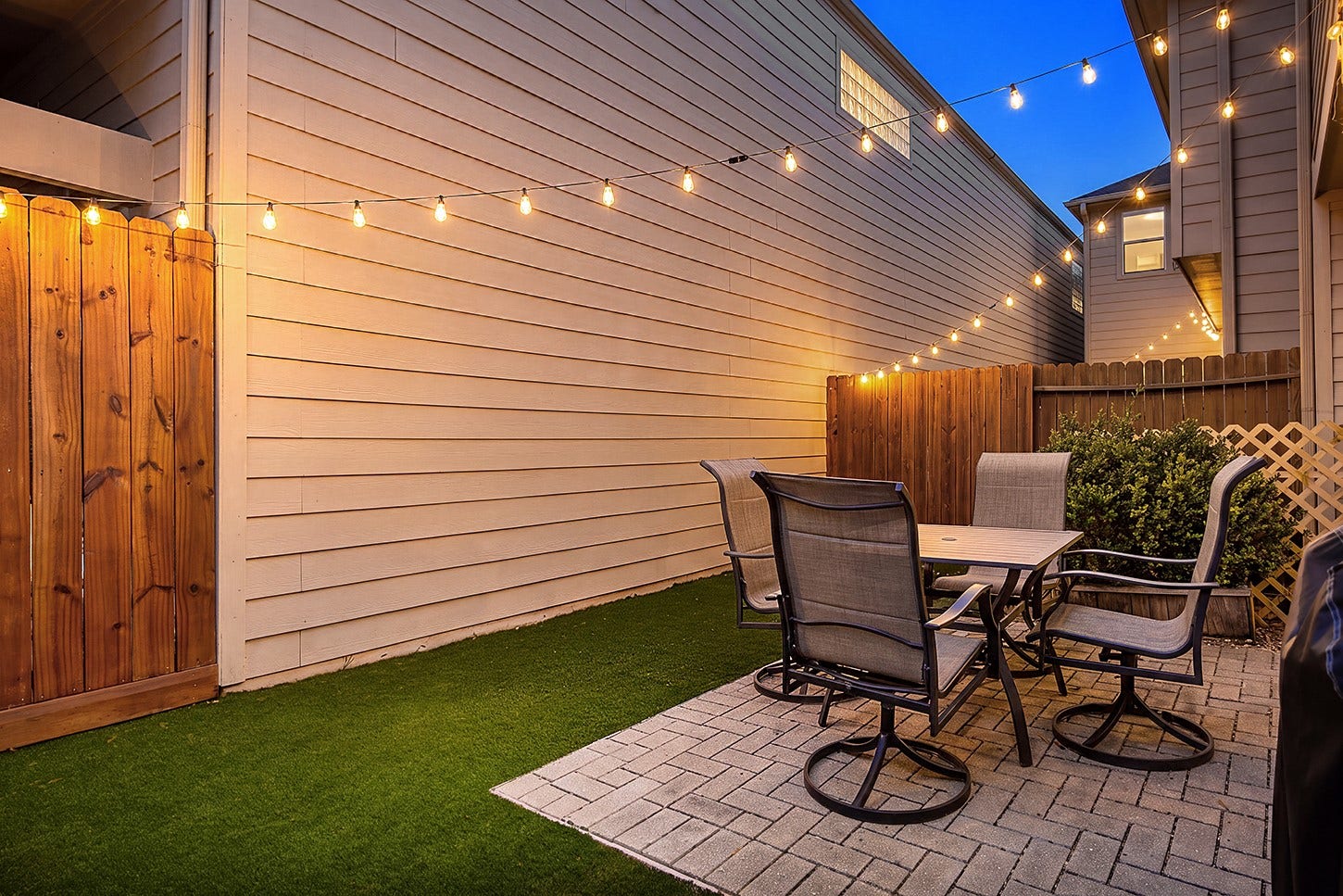 1046 W 26th Street, Houston, TX 77008 1046 W 26th Street, Houston, TX 77008