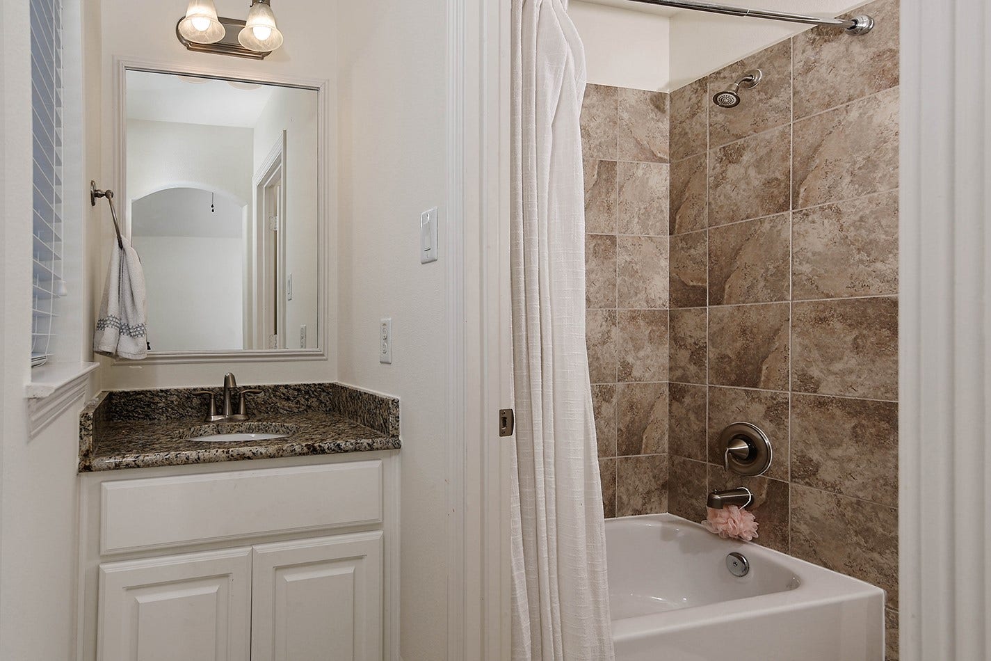 1046 W 26th Street, Houston, TX 77008 1046 W 26th Street, Houston, TX 77008