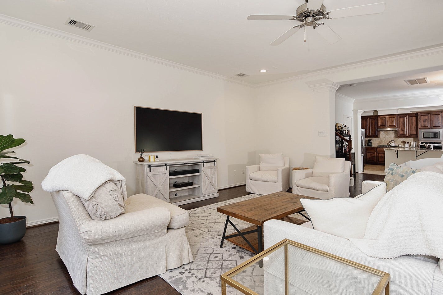 1046 W 26th Street, Houston, TX 77008 1046 W 26th Street, Houston, TX 77008