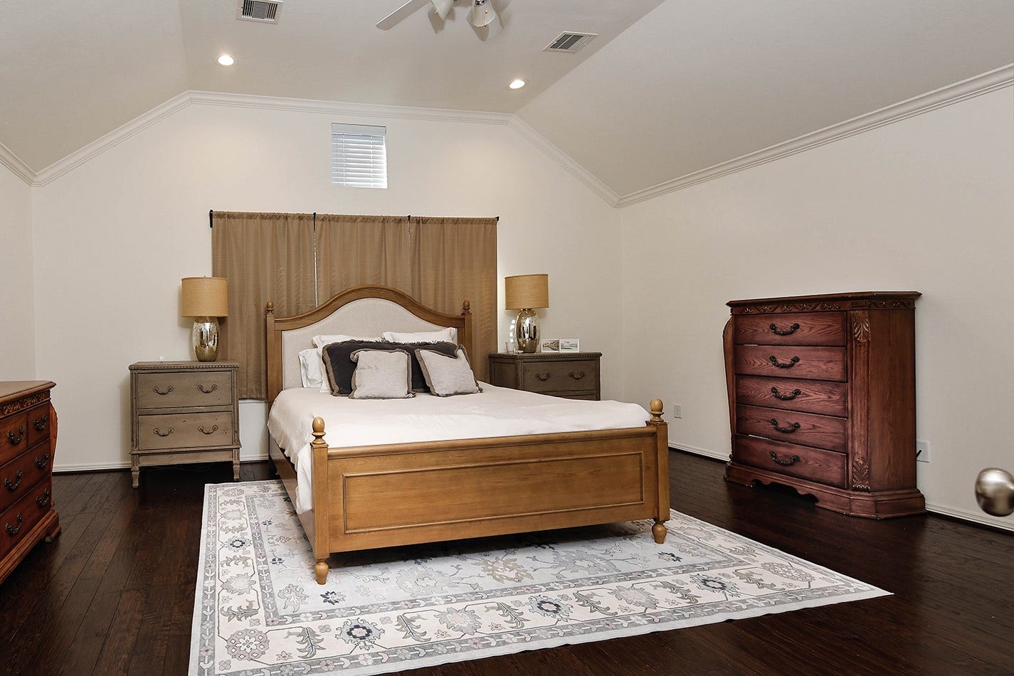 1046 W 26th Street, Houston, TX 77008 1046 W 26th Street, Houston, TX 77008
