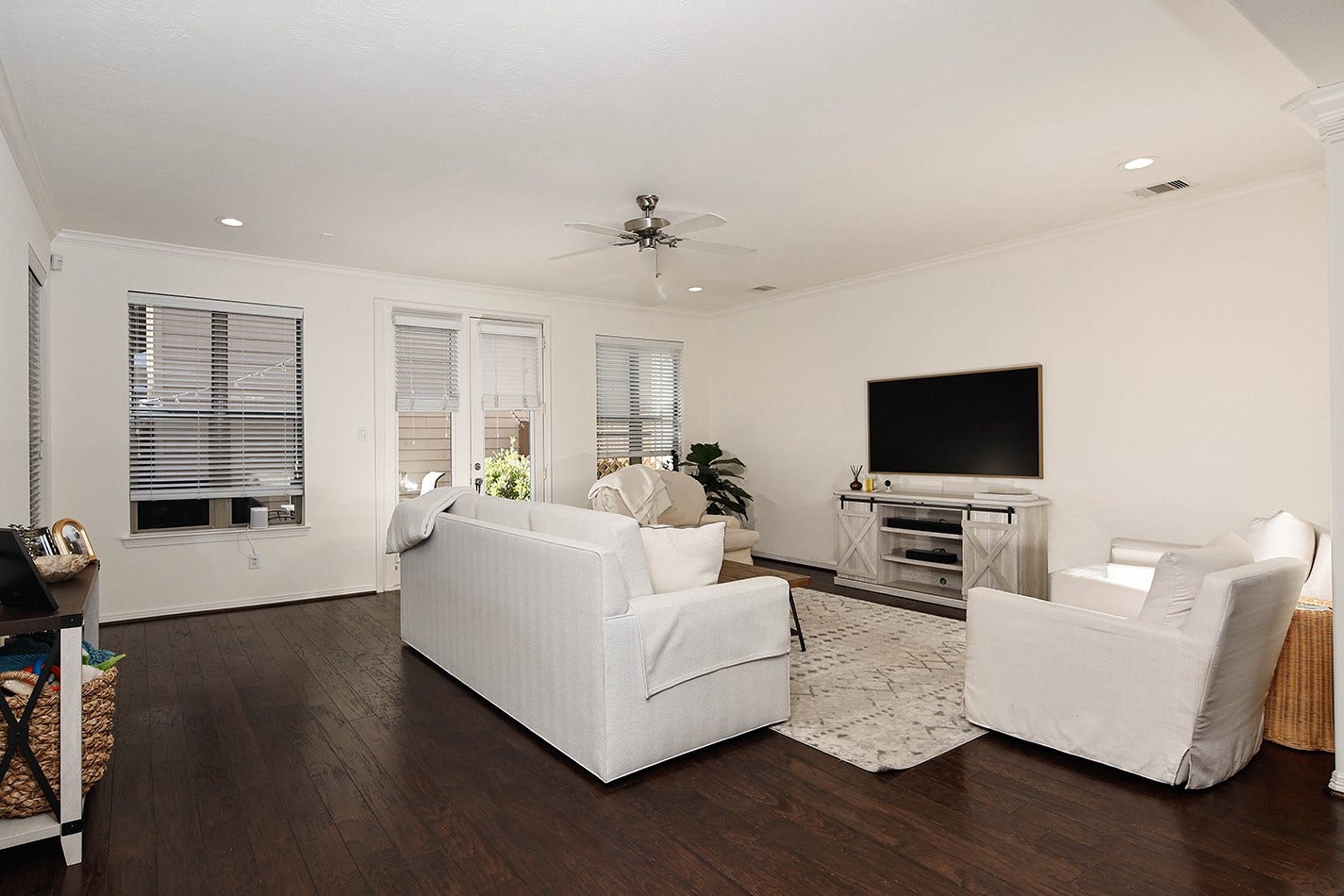 1046 W 26th Street, Houston, TX 77008 1046 W 26th Street, Houston, TX 77008