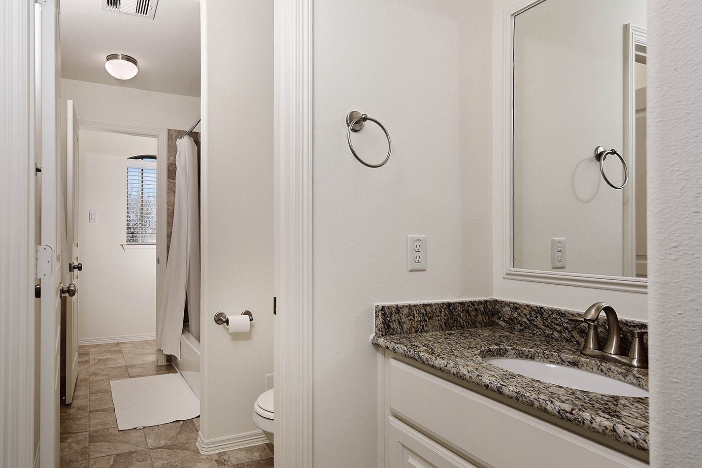 1046 W 26th Street, Houston, TX 77008 1046 W 26th Street, Houston, TX 77008