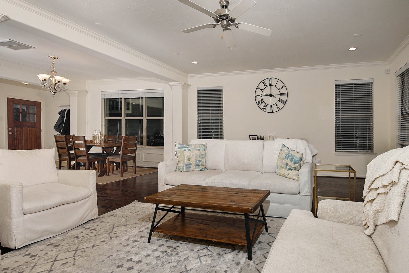 1046 W 26th Street, Houston, TX 77008 1046 W 26th Street, Houston, TX 77008