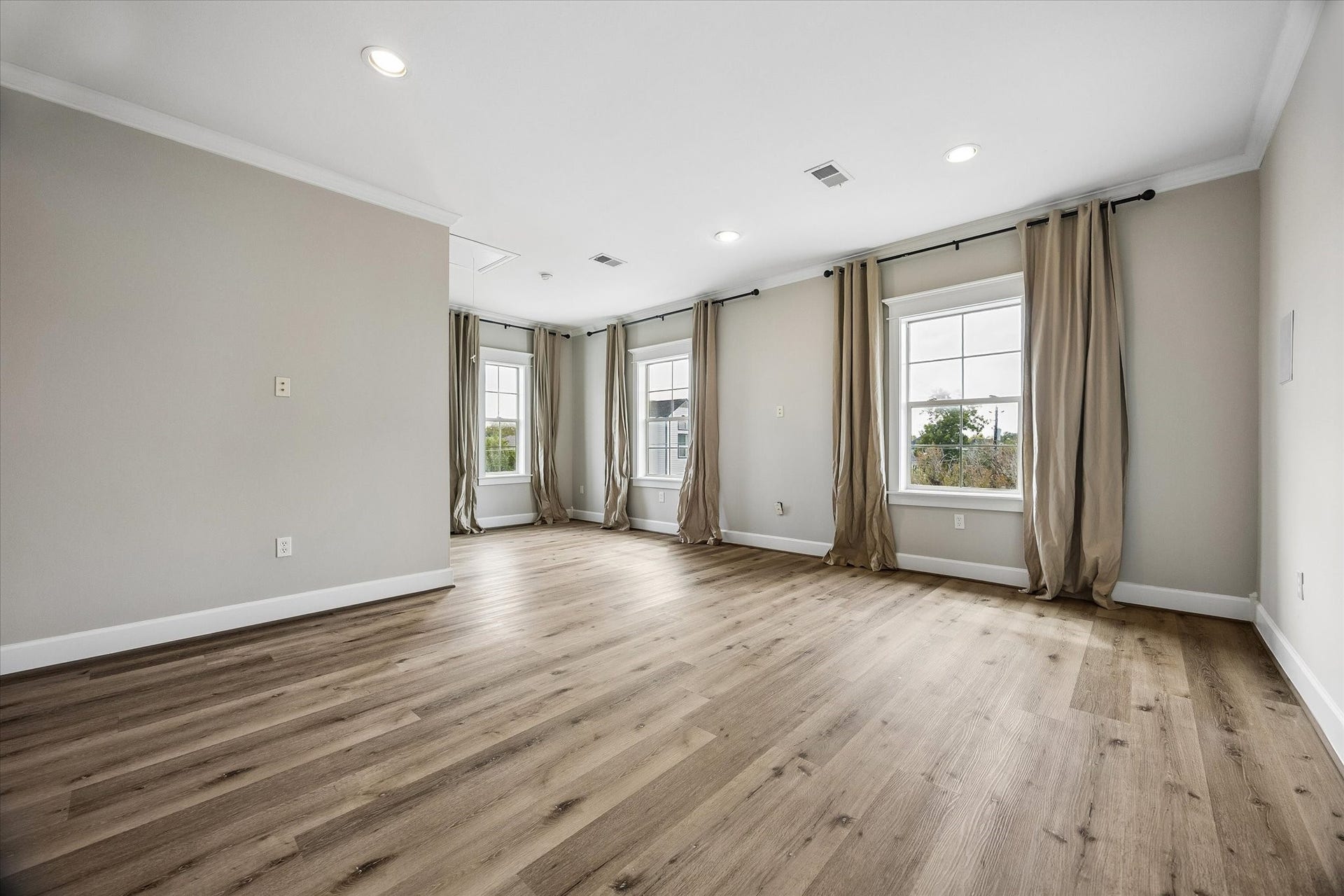 325 E 24th Street, #2, Houston, TX 77008