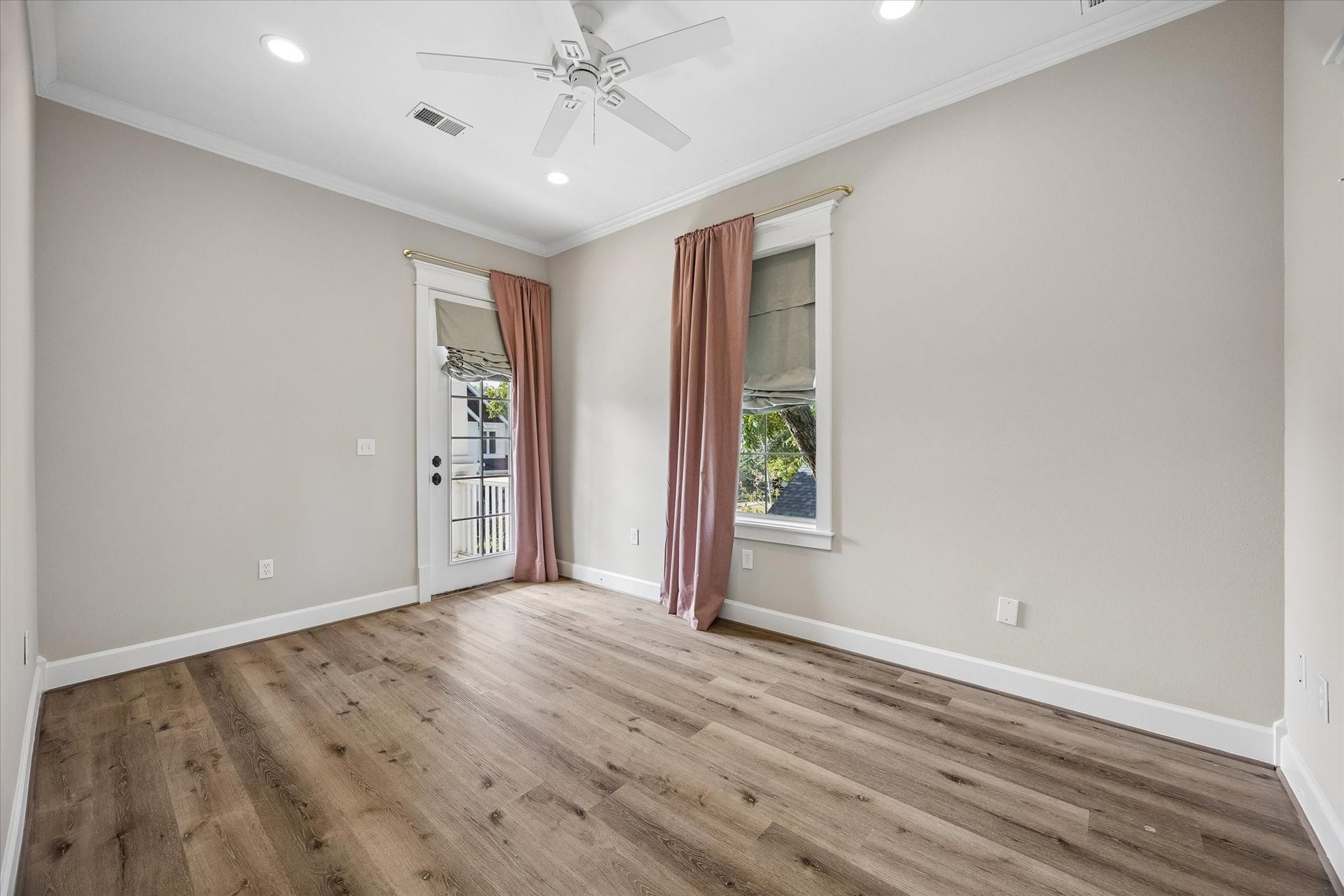 325 E 24th Street, #2, Houston, TX 77008