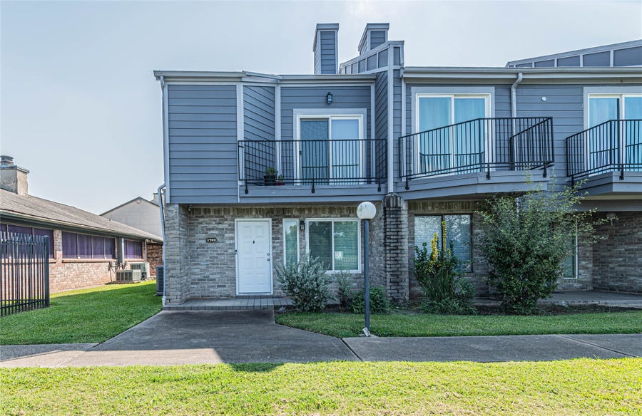 Property photo for 1702 Good Day Drive, Missouri City, TX