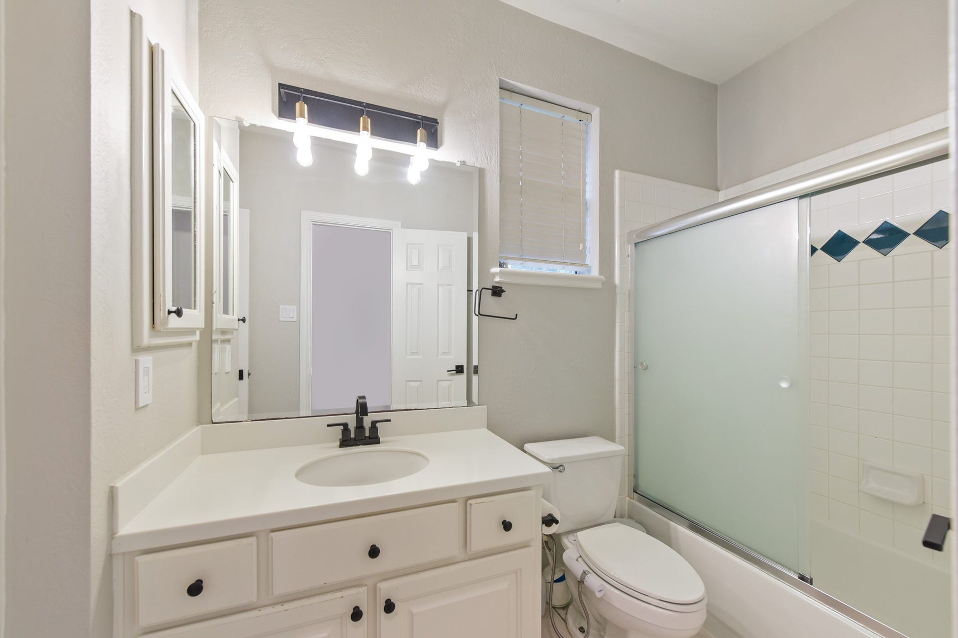 2610 W Bainbridge Circle, Pearland, TX 77584 2610 W Bainbridge Circle, Pearland, TX 77584