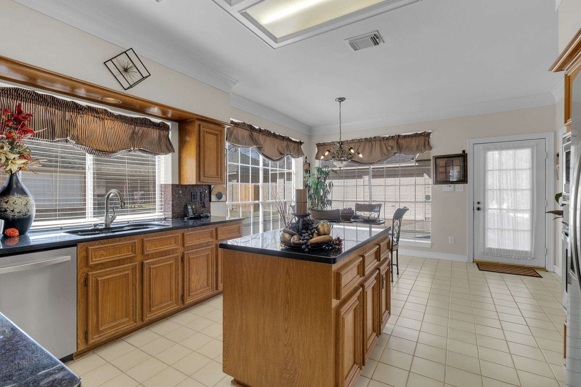 4410 Heatherwilde Street, Sugar Land, TX 77479 4410 Heatherwilde Street, Sugar Land, TX 77479