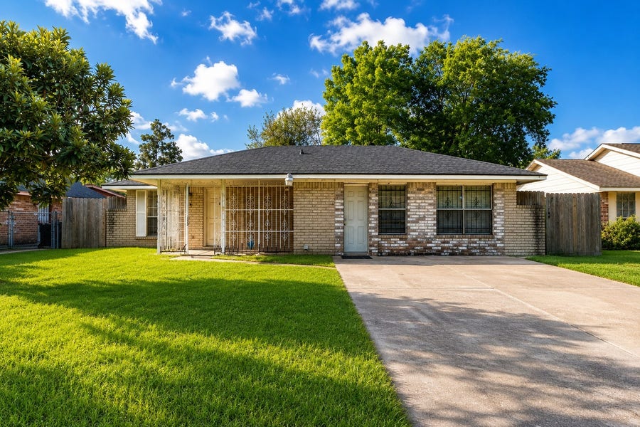 Property photo for 1219 Fallbrook Drive, Houston, TX