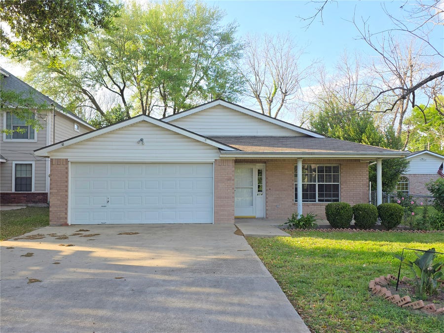 Property photo for 414 Texas Street, Tomball, TX
