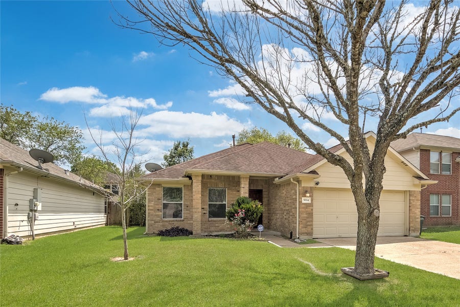 Property photo for 5334 Cinnamon Lake Drive Drive, Baytown, TX