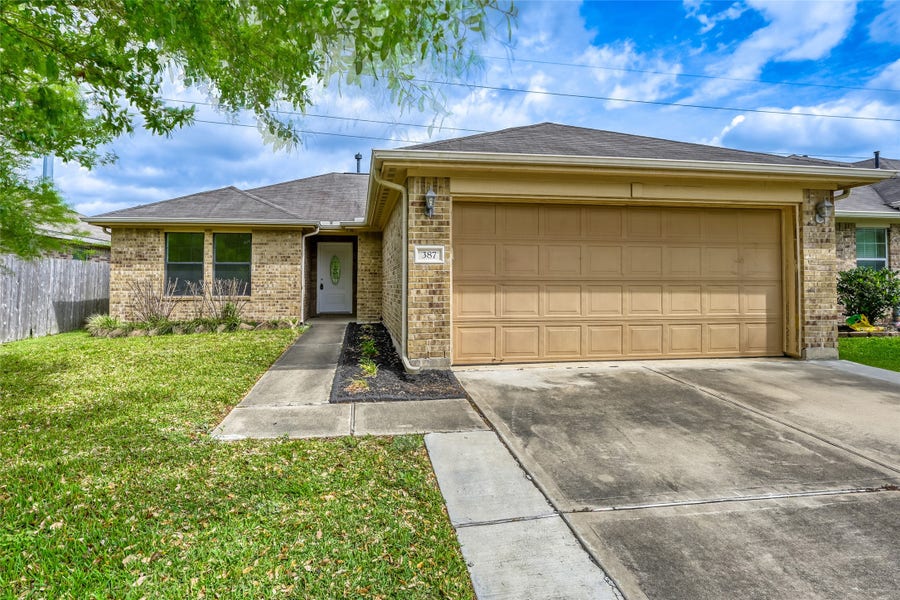 Property photo for 387 De Coster Boulevard, Alvin, TX