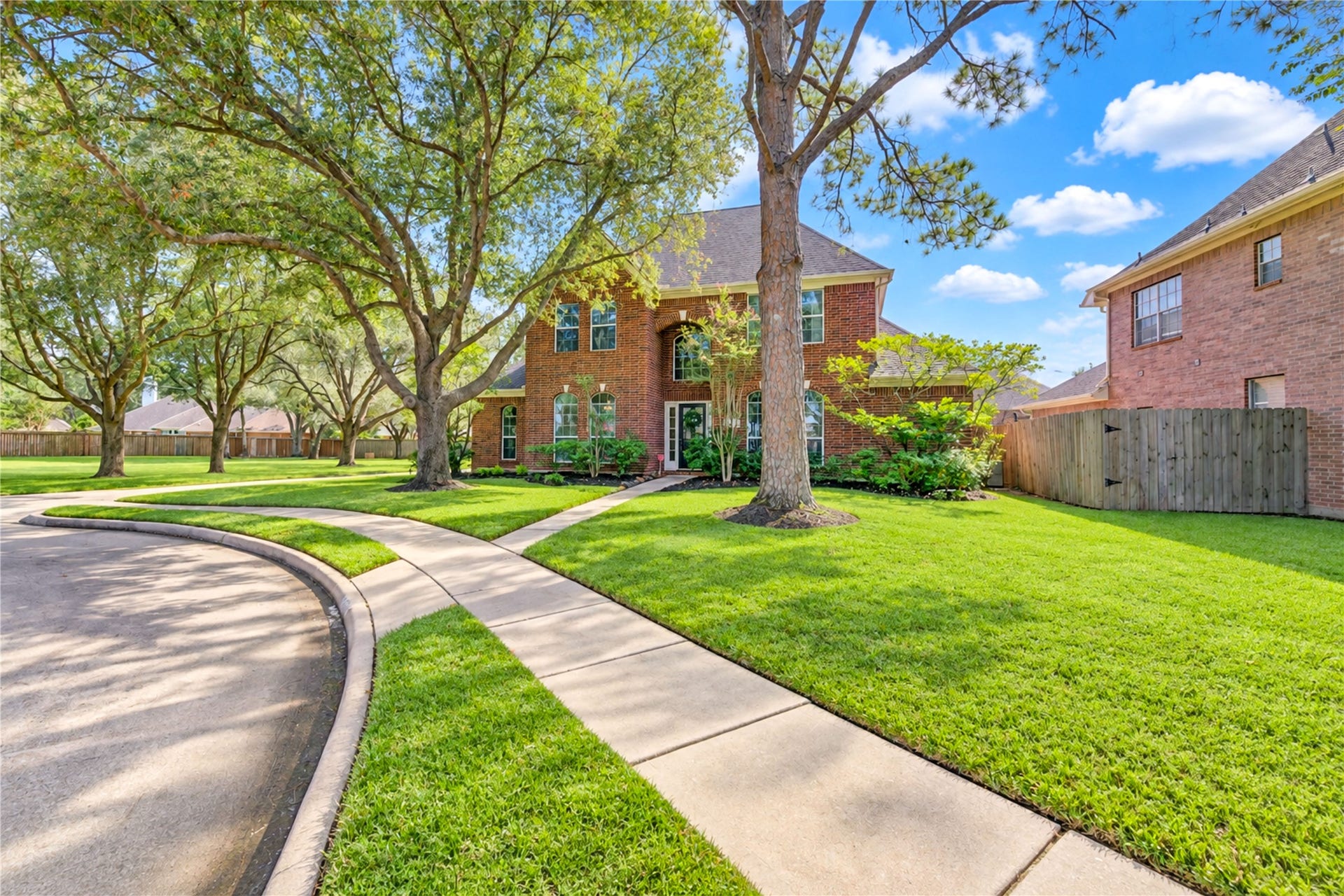 23338 Grand Springs Drive, Katy, TX 77494 A great view of how this home is located at the end of a culdesac with the greenbelt just outside your front door. The well maintained oak trees make this a faboulous setting.