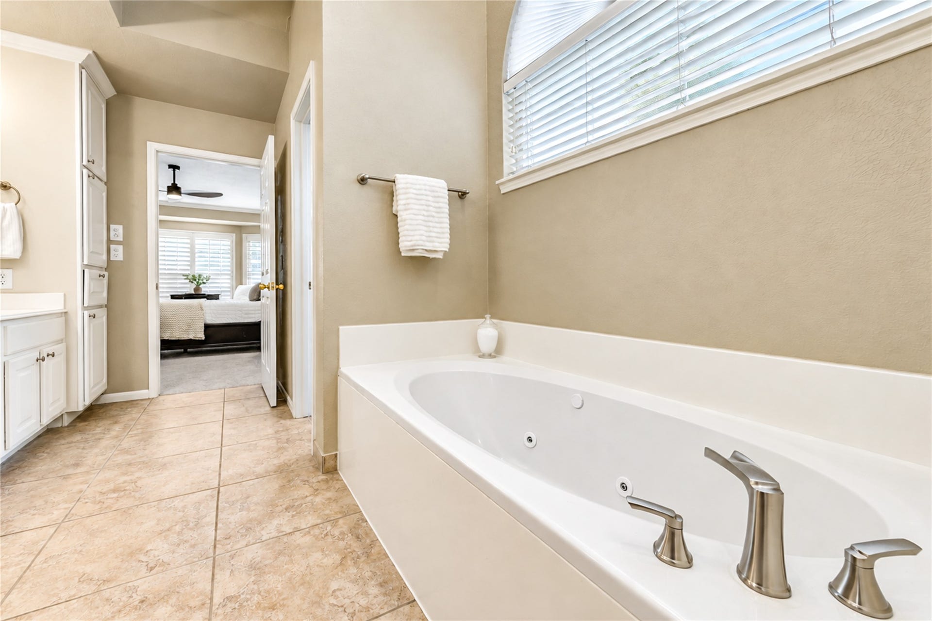 23338 Grand Springs Drive, Katy, TX 77494 The primary bath features this elongated jetted tub with updated farmhouse pump faucet.