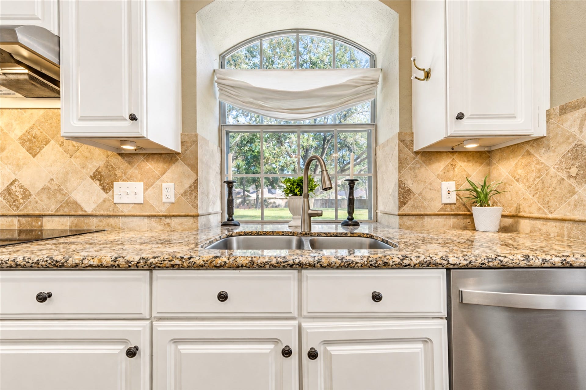 23338 Grand Springs Drive, Katy, TX 77494 The updated sink and window provides a view of the greenbelt path to school. Watch students going and coming from Fielder Elementary.