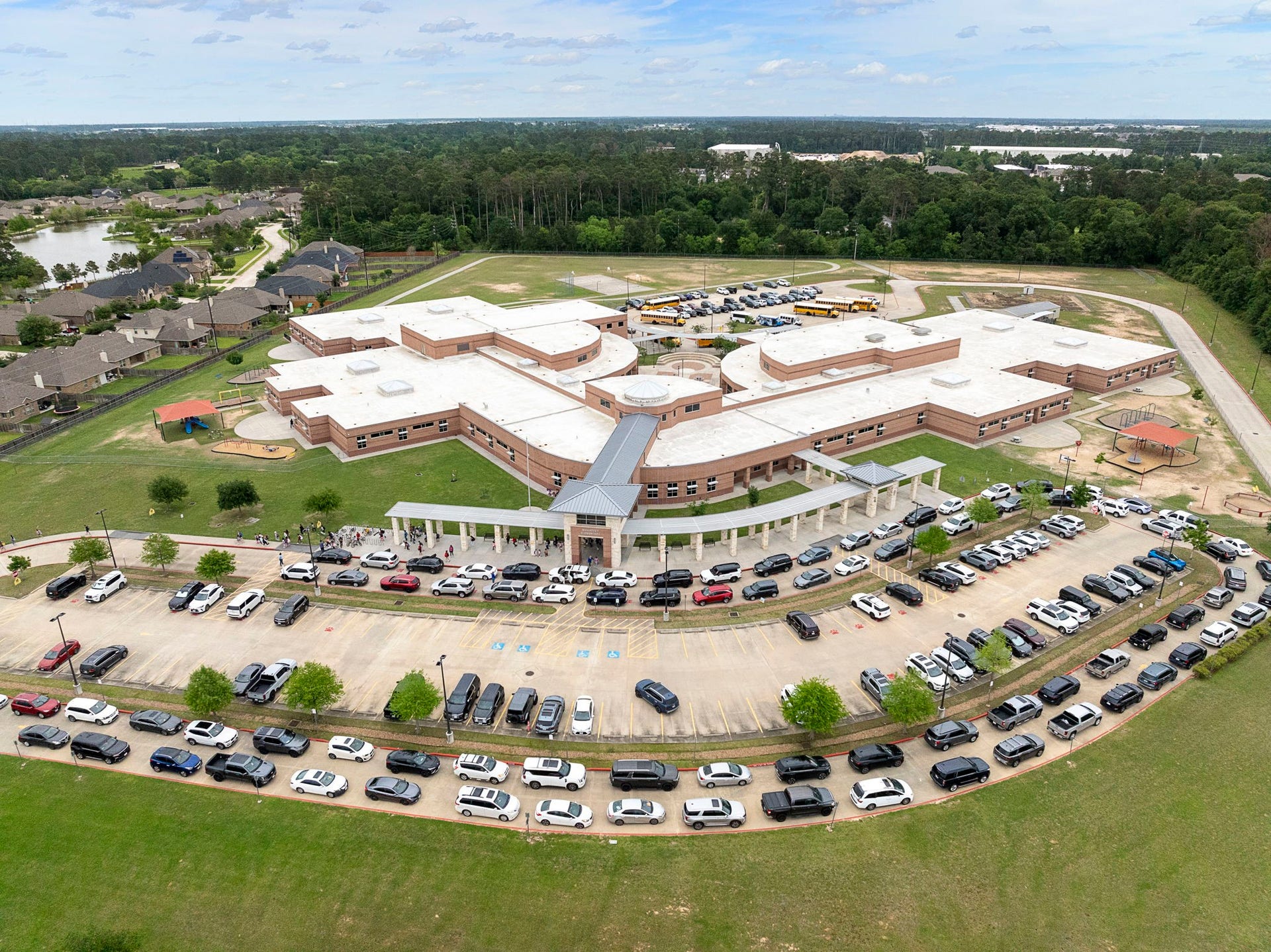 22810 Dale River Road, Tomball, TX 77375 This home is walking distances to the 5 yr old Mahaffey Elementary and close to Hofius Intermediate - both Grade A Schools!!