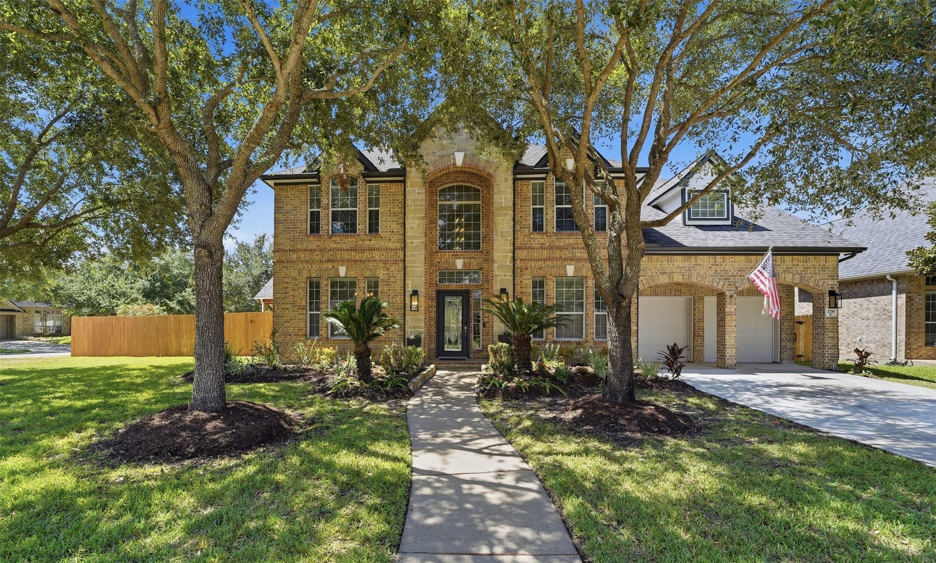 2710 Golden Larch Drive, Katy, TX 77494 2710 Golden Larch sits on the corner lot of a cul-de-sac.