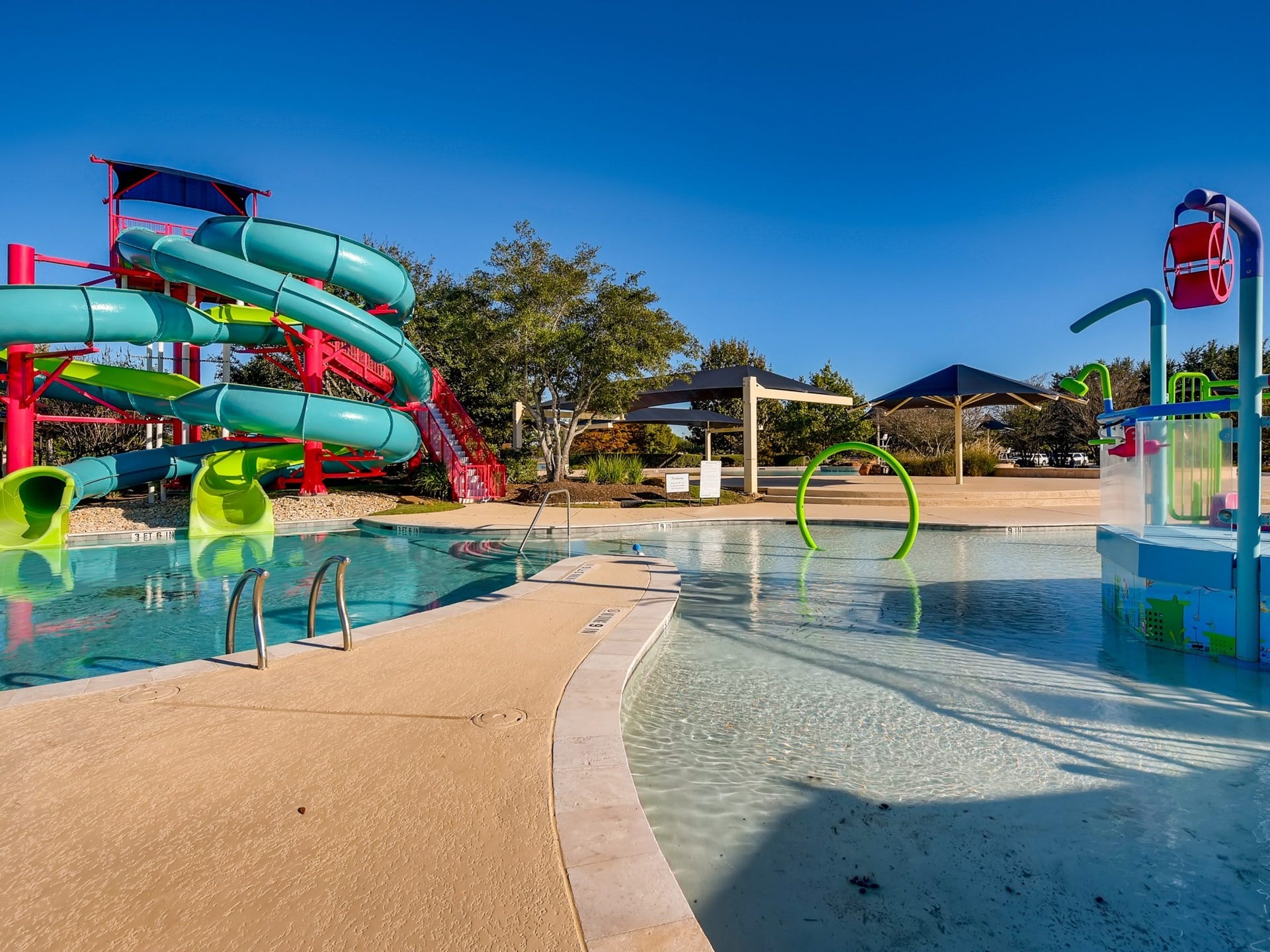 2710 Golden Larch Drive, Katy, TX 77494 The splashpad sits adjacent to the rec pool. Firethorne also has a separate lap pool.
