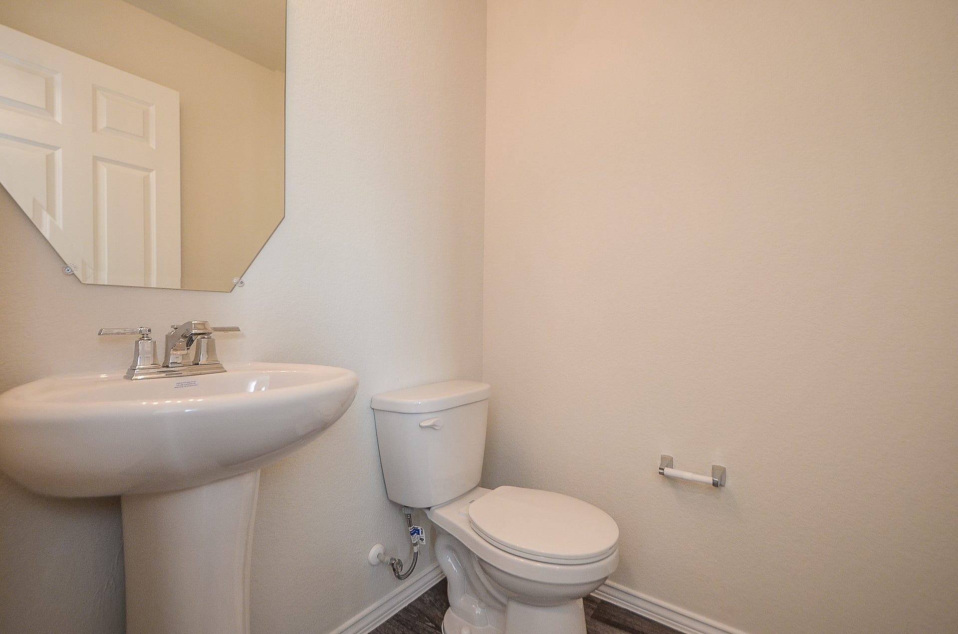 Downstairs 1/2 bath!