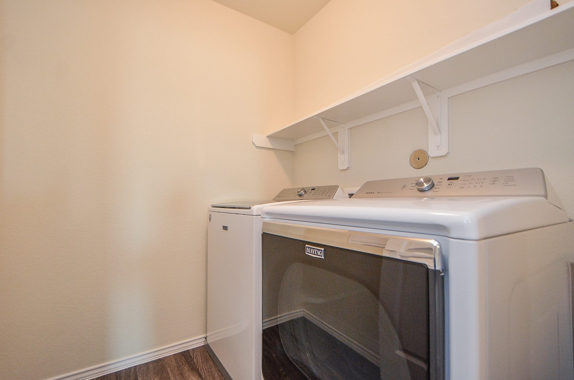 Maytag washer & dryer included!