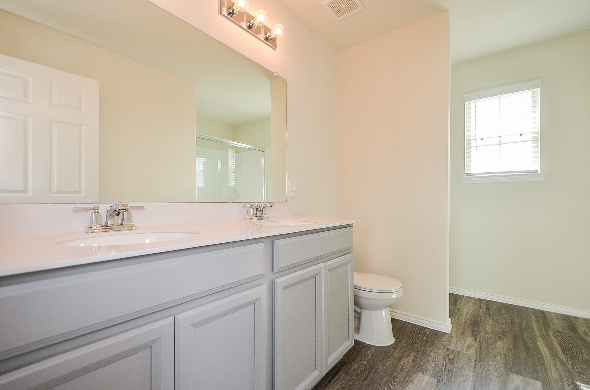 Primary bathroom w/ double sinks & that gorgeous cabinetry! Extra storage space on either side of the wall.
