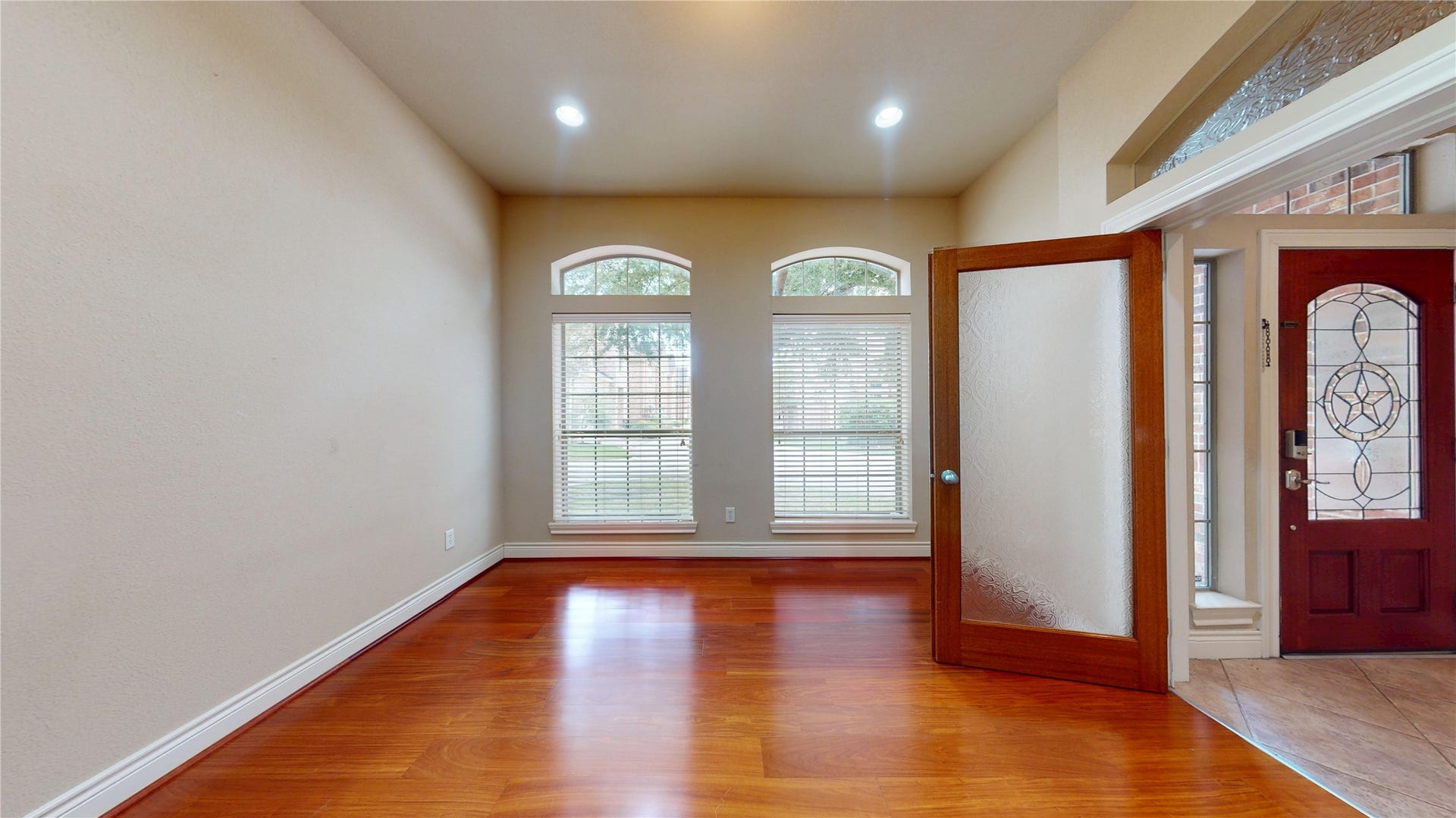 3502 Urban Woods Trail, Houston, TX 77008 This room can be used for so many activities. It was a music room for the current owners...