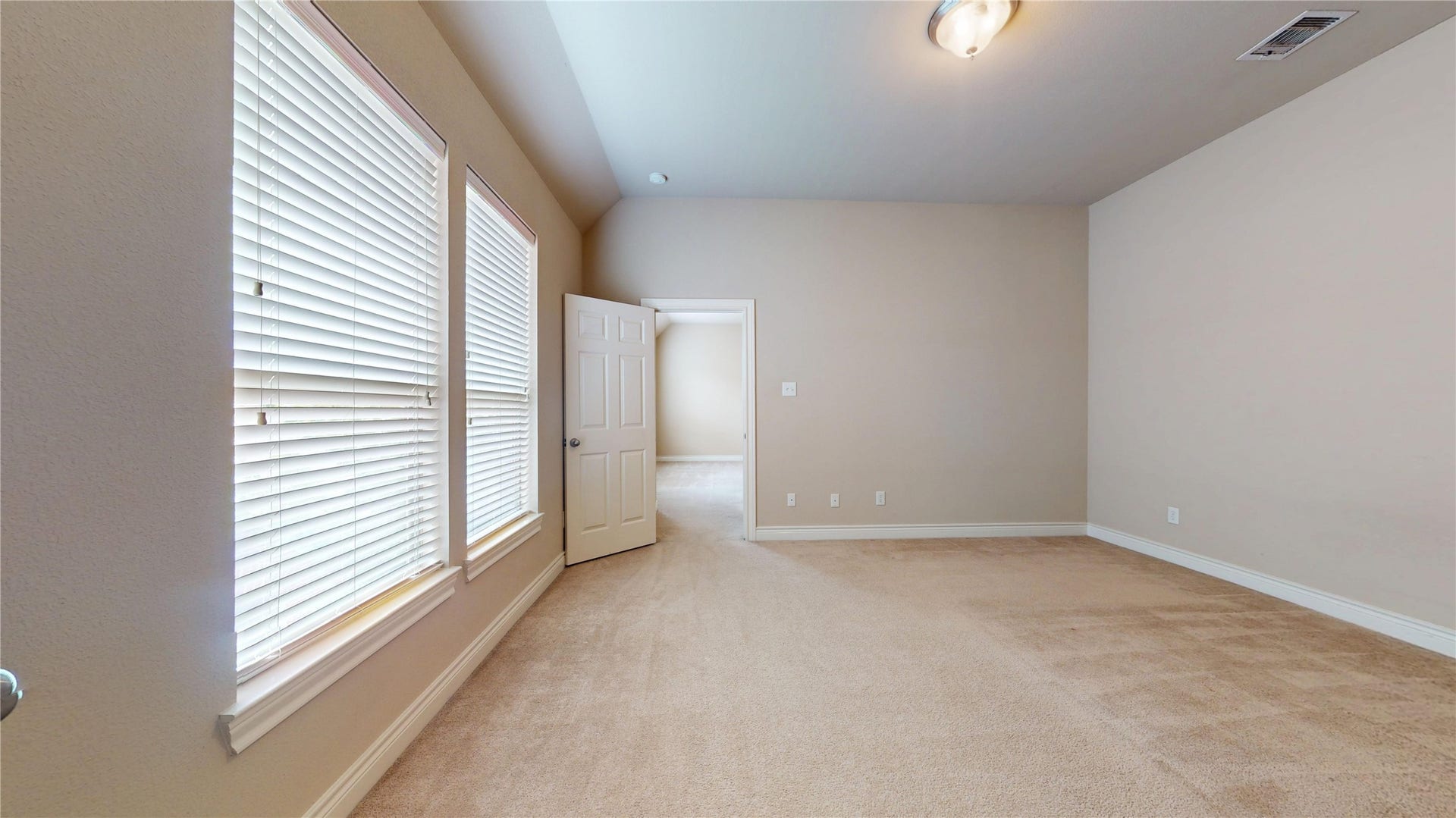 3502 Urban Woods Trail, Houston, TX 77008 Another view of the bedroom...