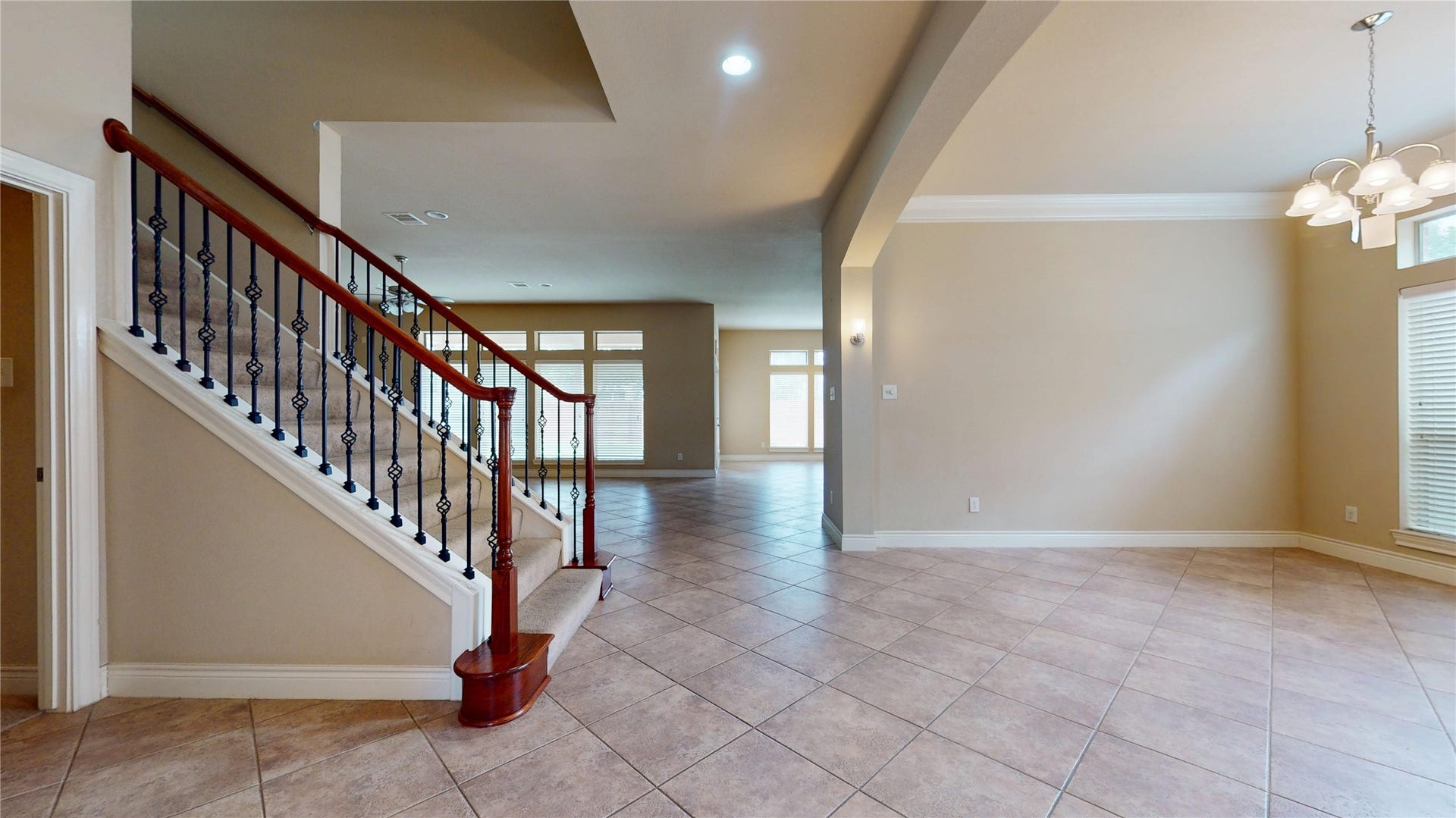 3502 Urban Woods Trail, Houston, TX 77008 The space to the right of the picture is the formal dining room - there is also a large breakfast area off the kitchen. To the left of the picture, under the staircase, there is a very large closet.