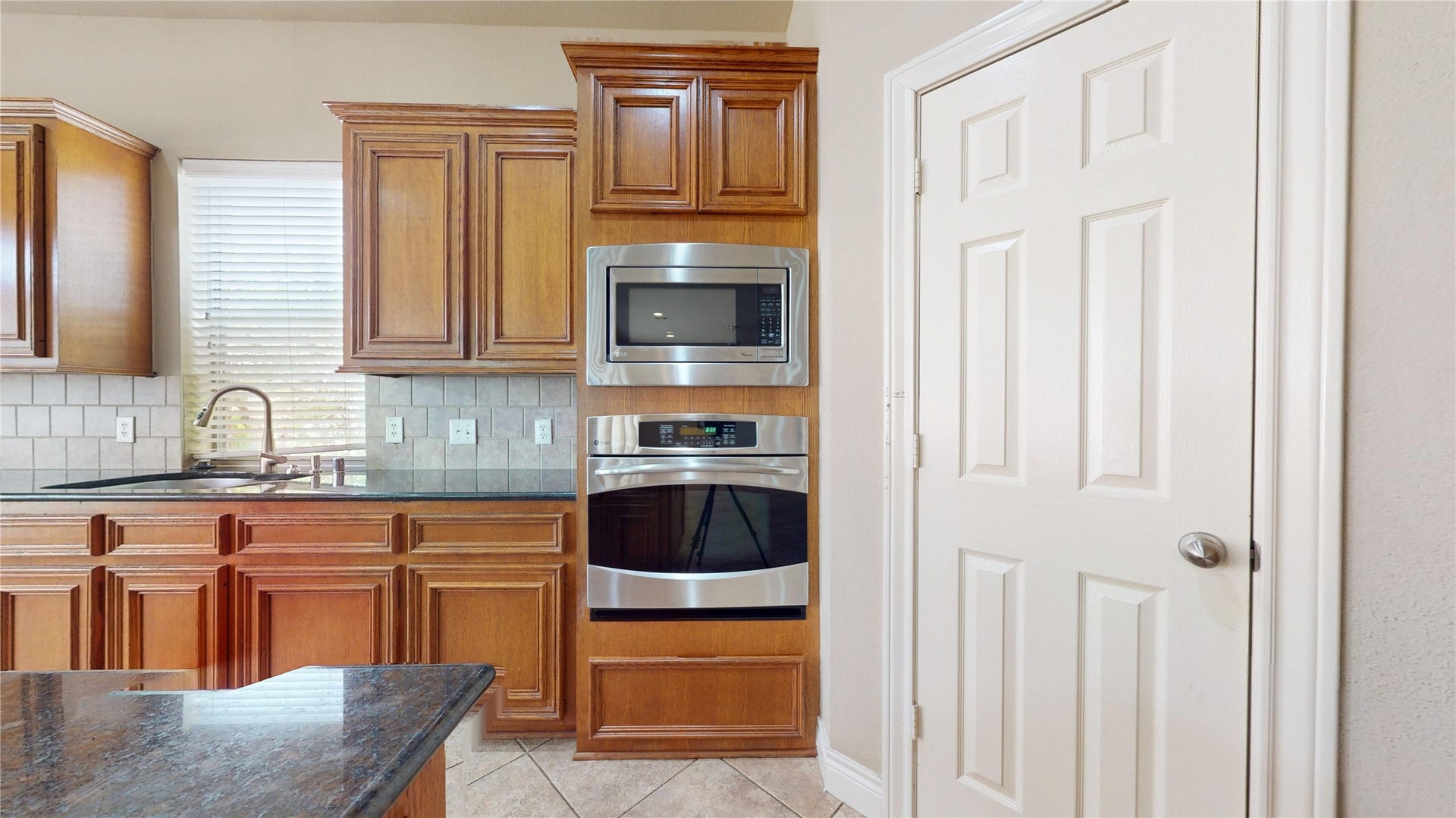 3502 Urban Woods Trail, Houston, TX 77008 Kitchen detail...