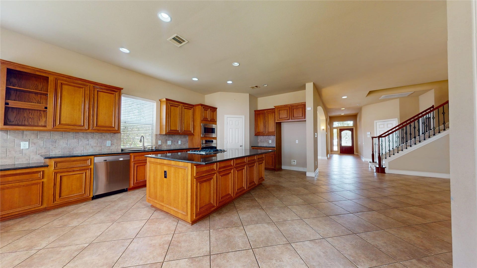 3502 Urban Woods Trail, Houston, TX 77008 Now, THAT's a kitchen, complete with walk-in pantry, stainless appliances, and so much storage!